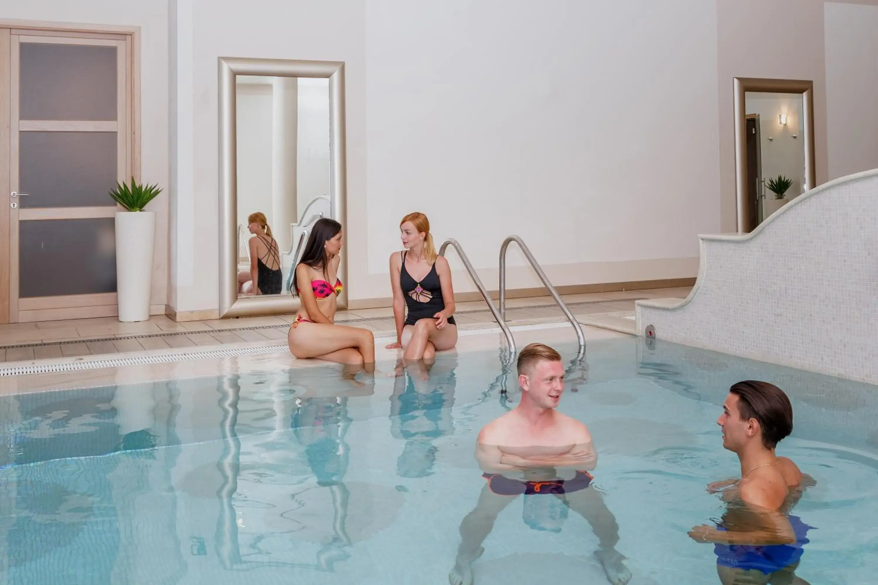 Hot Tub, Swimming Pool in Parc Hotel Germano Suites & Apartments
