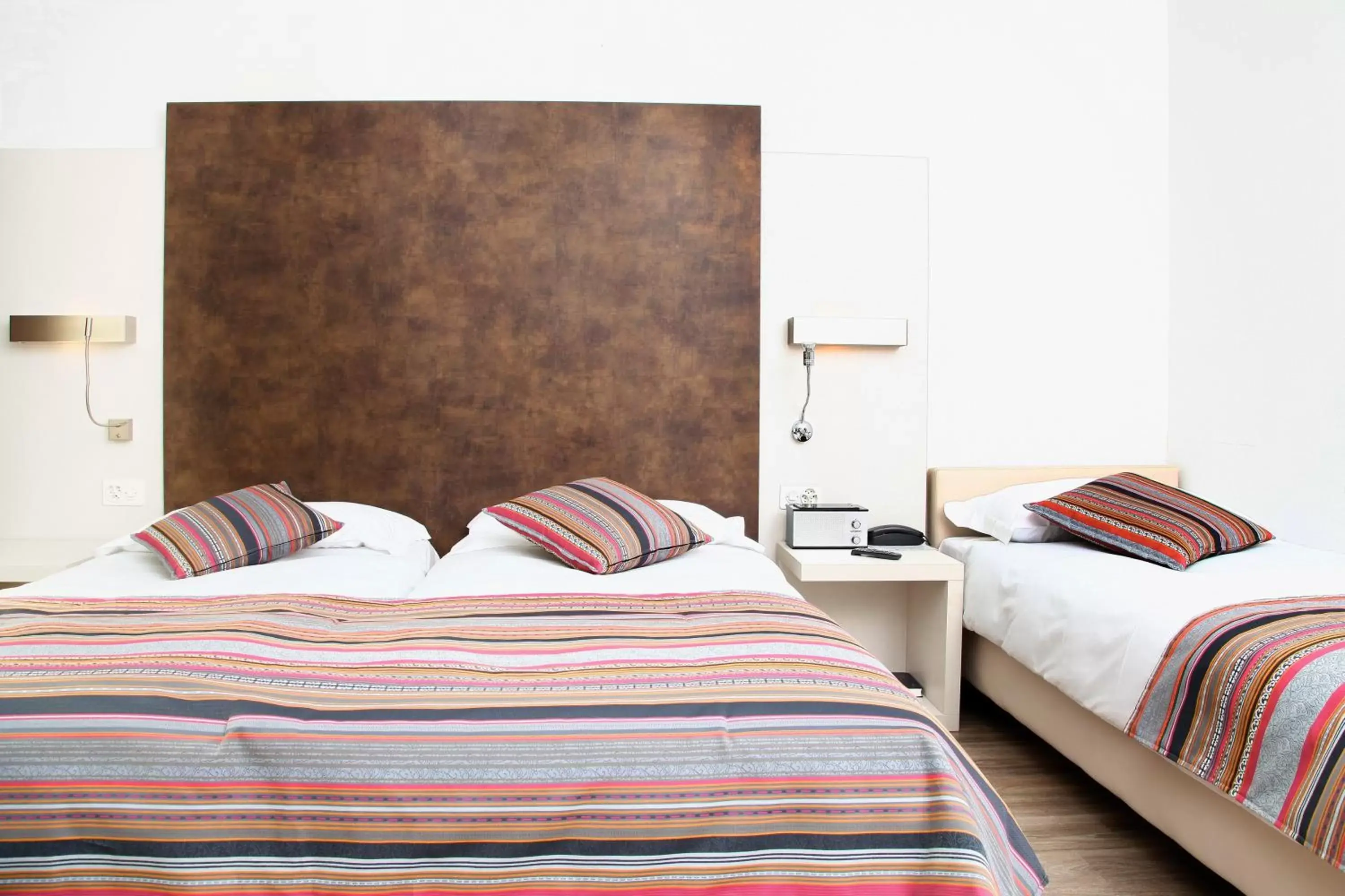 Photo of the whole room, Bed in Colorado Hotel