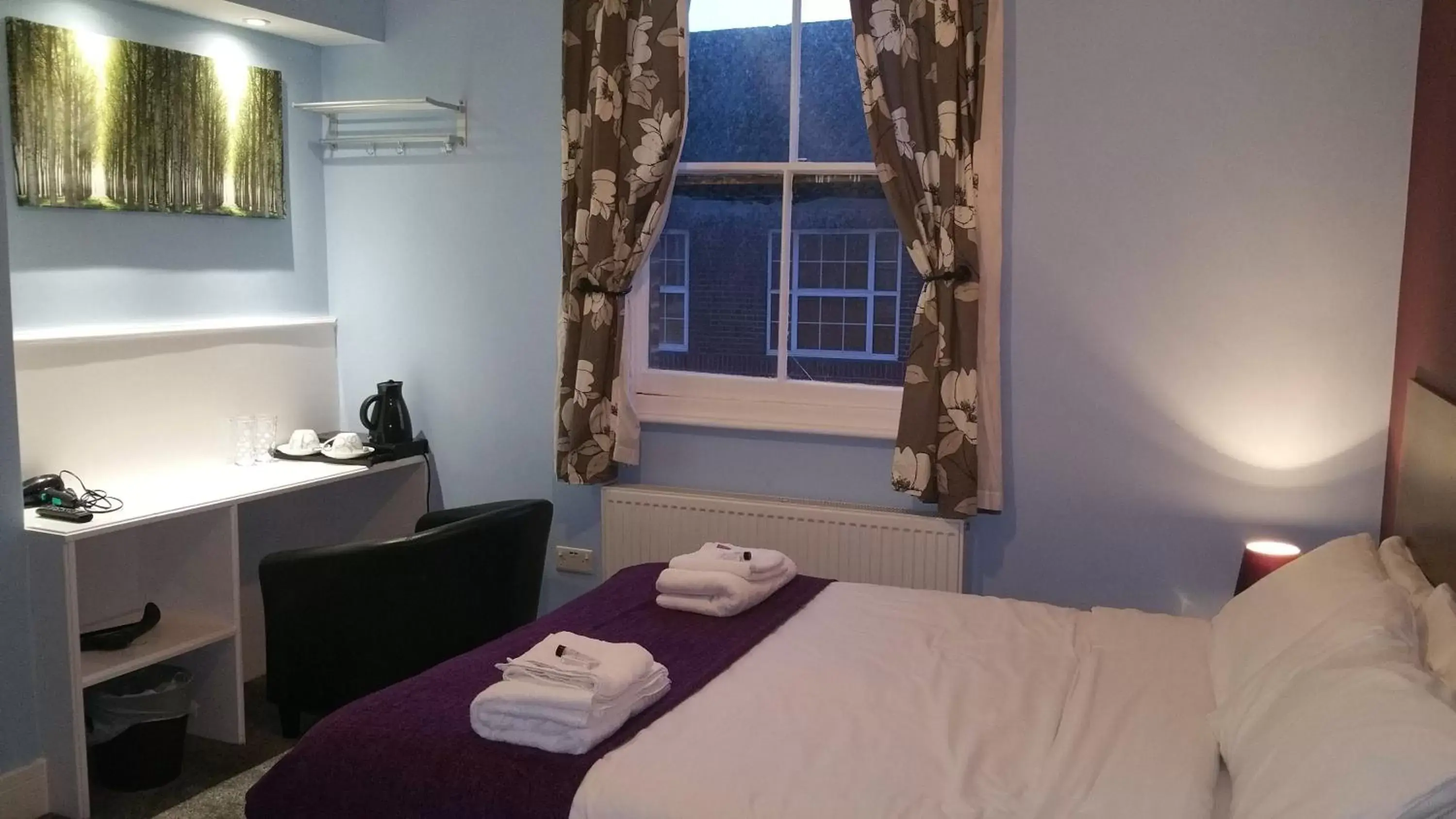 Bedroom in Ali Inn Oxford