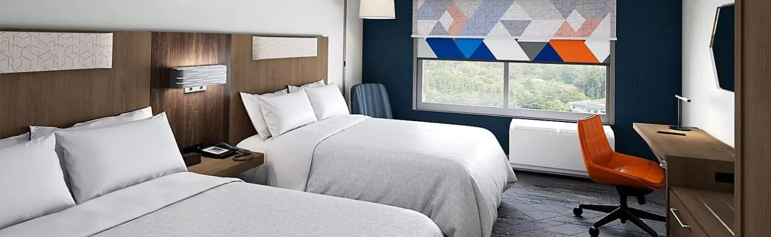 Bed in Holiday Inn Express & Suites Waynesboro East