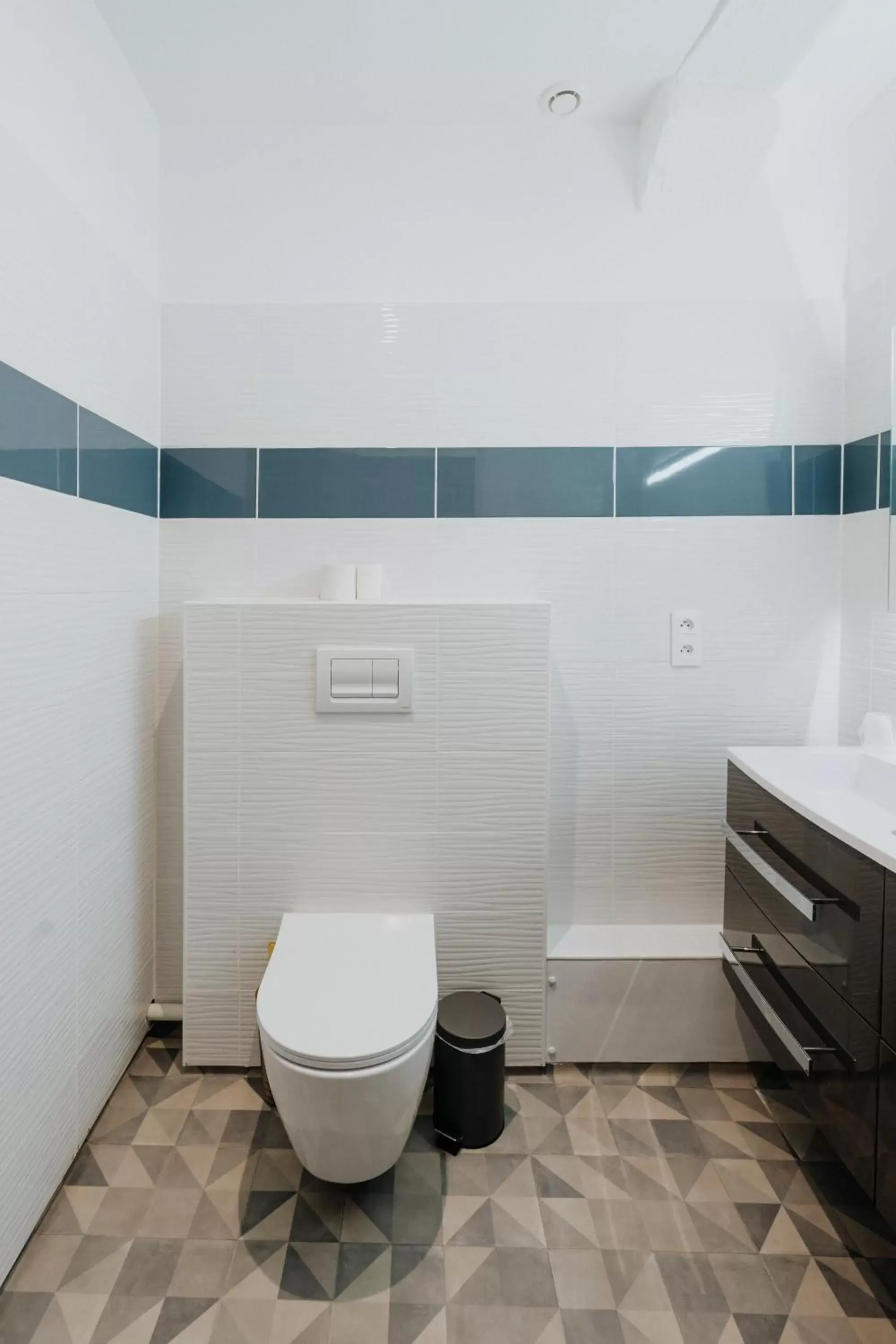 Bathroom in The Originals Boutique, Hôtel Le George , Loches