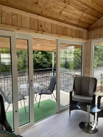 Communal lounge/ TV room in Crystal Springs B&B