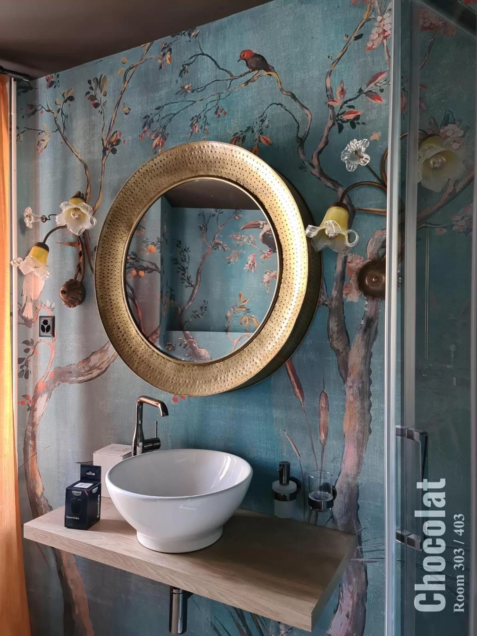 Shower in The Henry Self Check-In Guesthouse