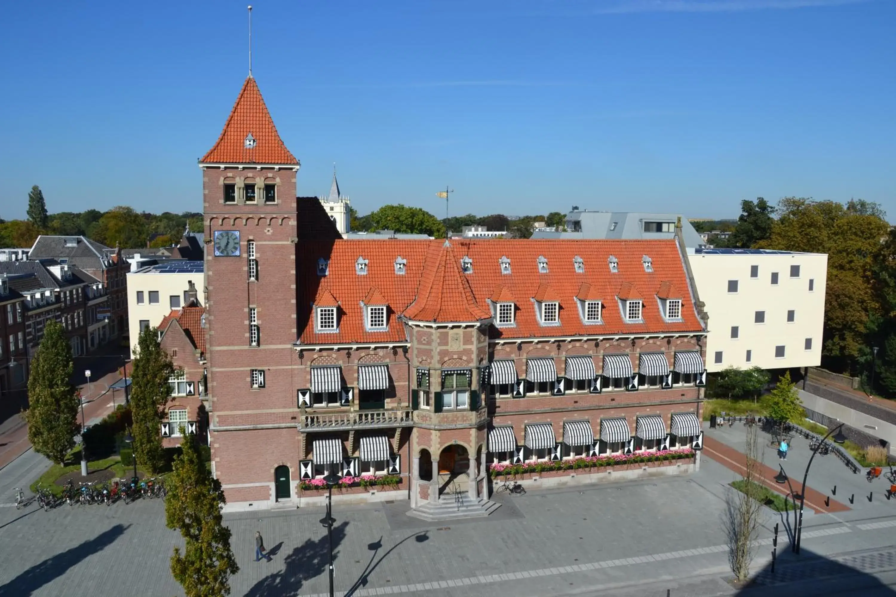 Neighbourhood, Property Building in Hotel Theater Figi