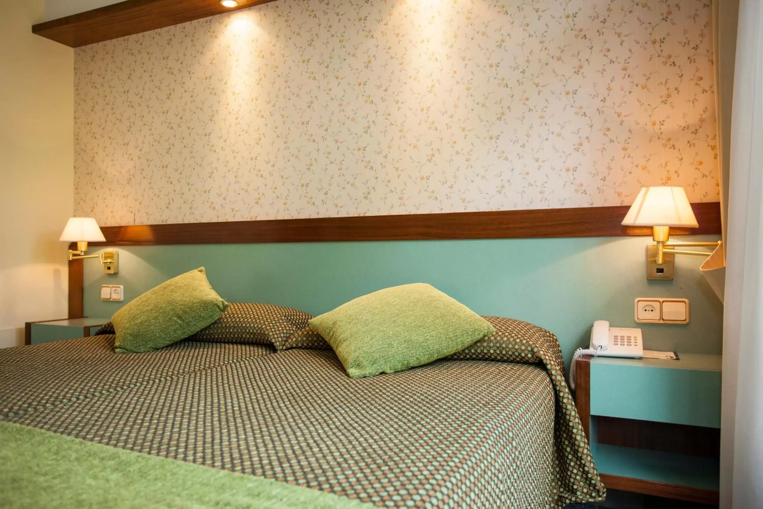 Photo of the whole room, Bed in Hotel Jardín de Aranjuez
