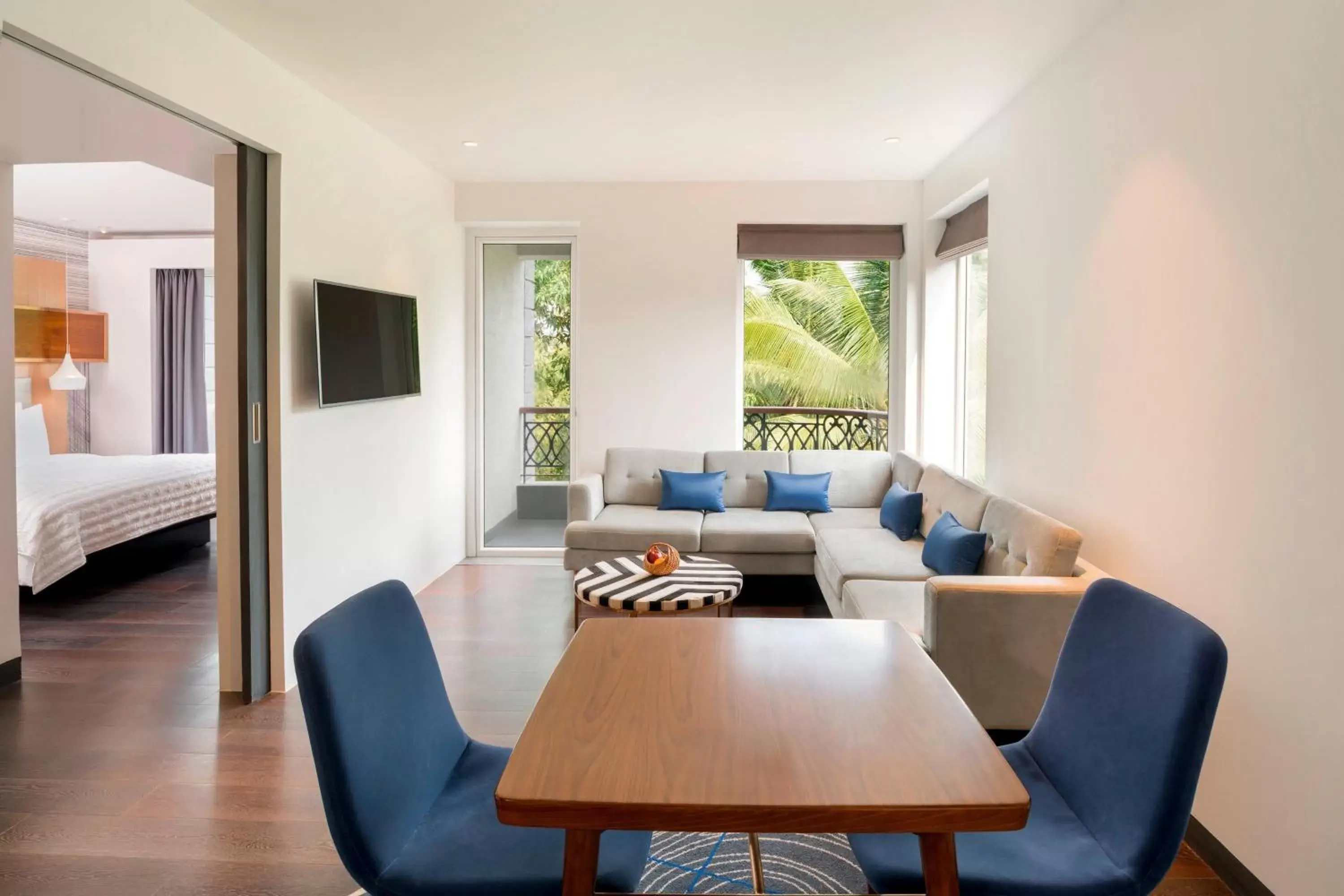 Living room, Seating Area in Le Meridien Goa, Calangute