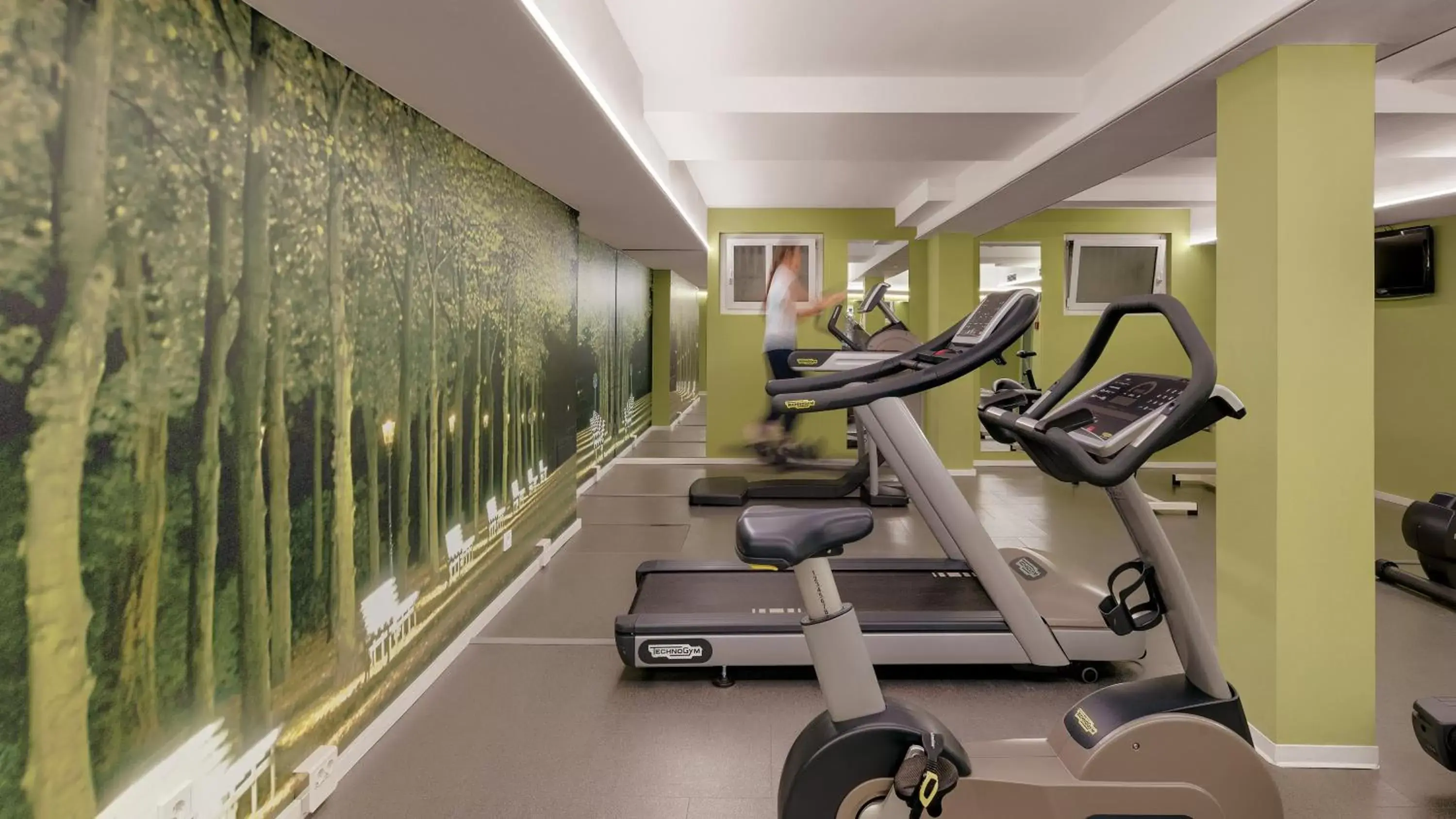 Fitness centre/facilities, Fitness Center/Facilities in Hotel Indigo - Dusseldorf - Victoriaplatz, an IHG Hotel