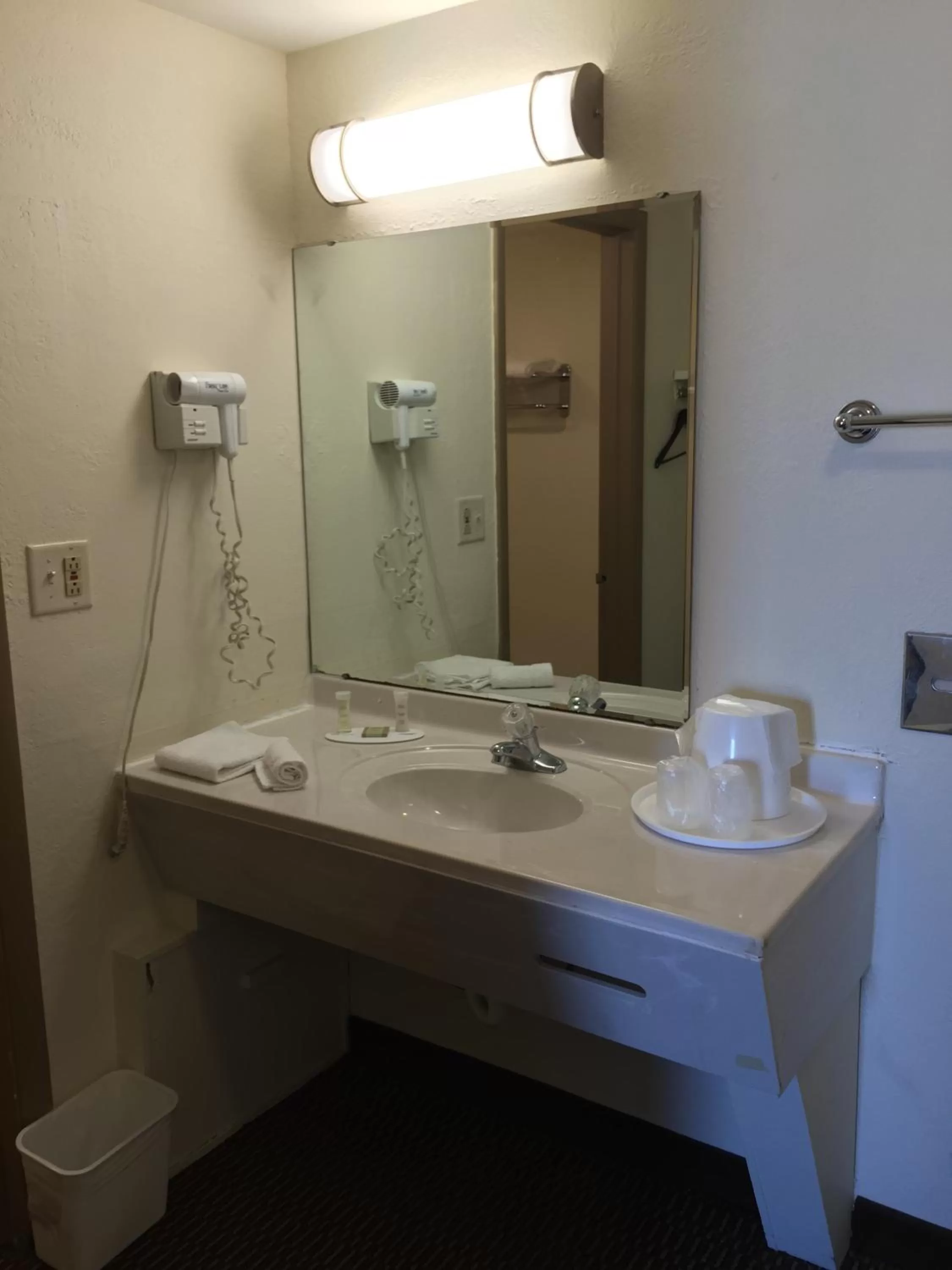 Bathroom in Deluxe Inn & Suites