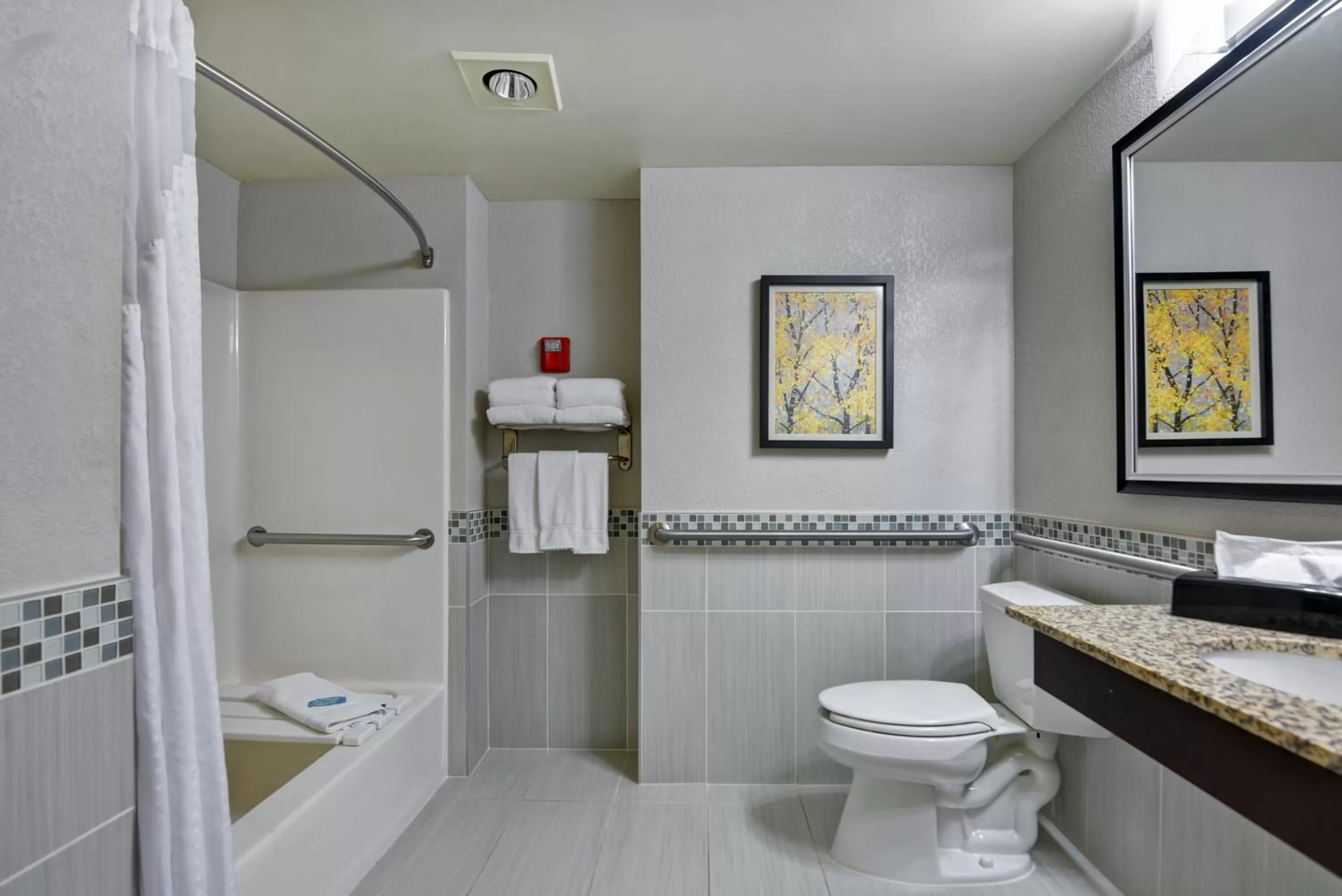 Bathroom in Holiday Inn Express Hotel & Suites Milwaukee-New Berlin by IHG
