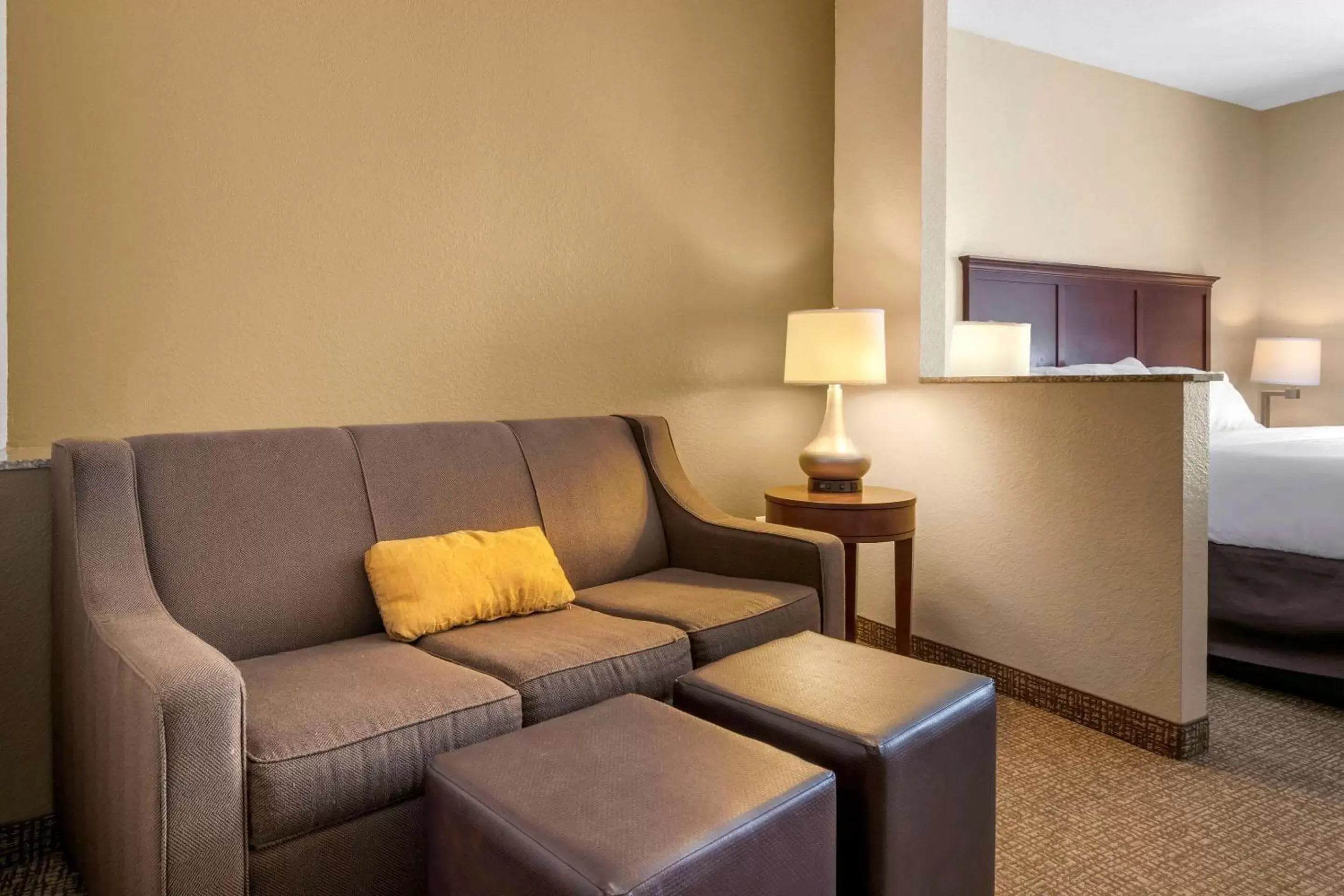 Photo of the whole room, Seating Area in Comfort Suites Ocala North