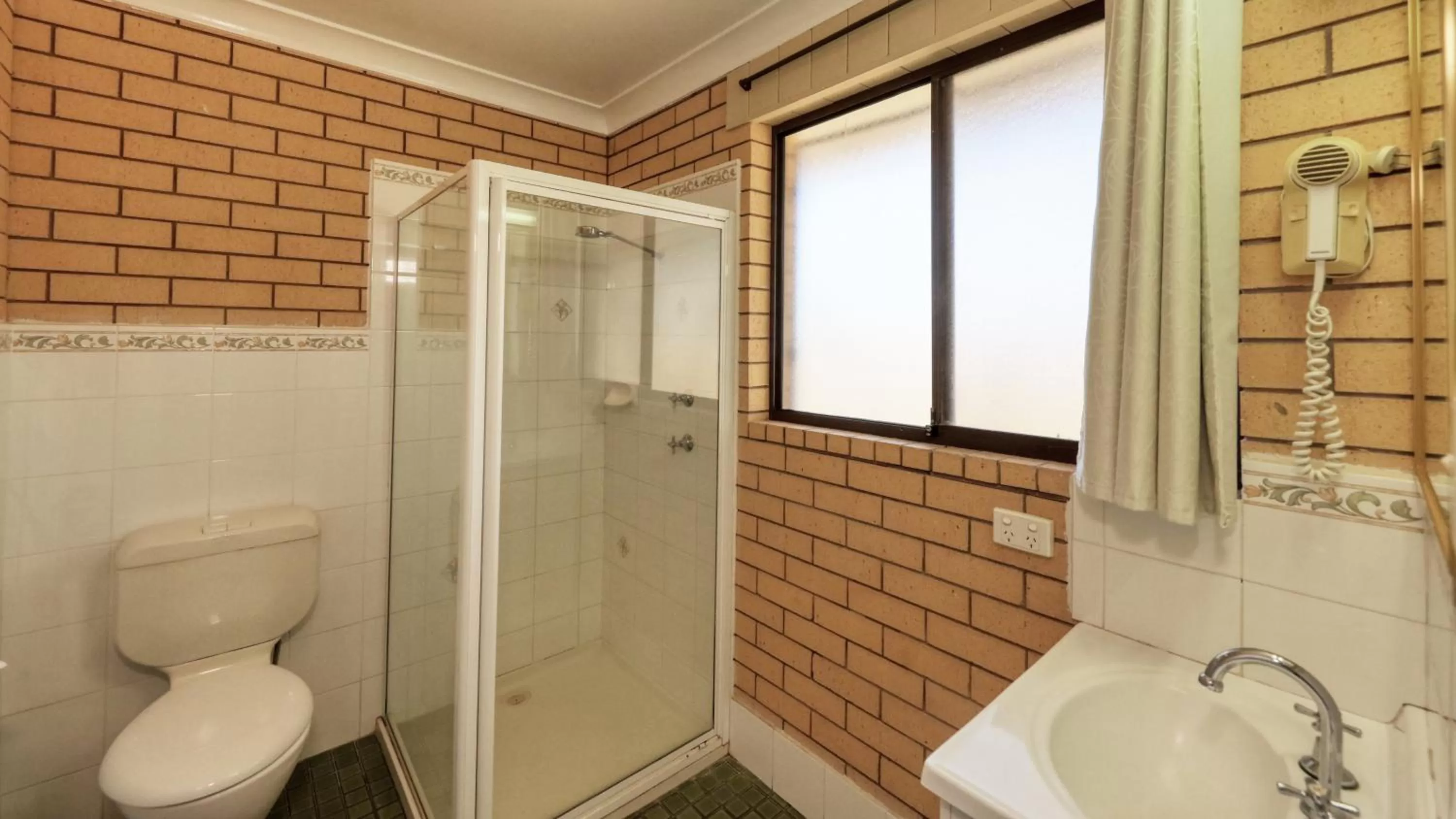 Shower in Darling River Motel