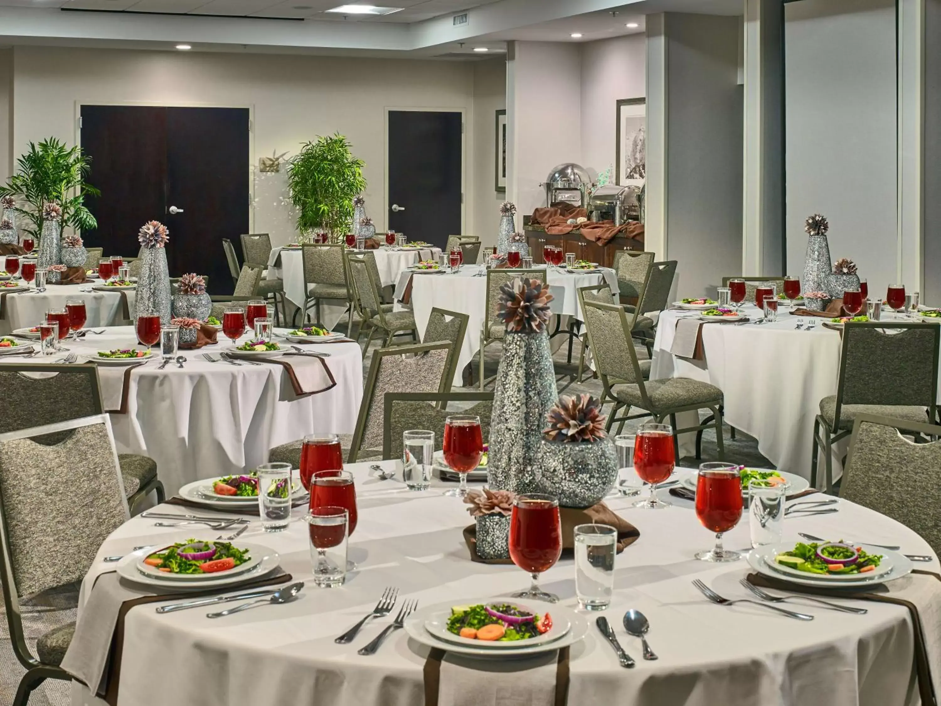 Meeting/conference room, Restaurant/Places to Eat in Hilton Garden Inn Gatlinburg