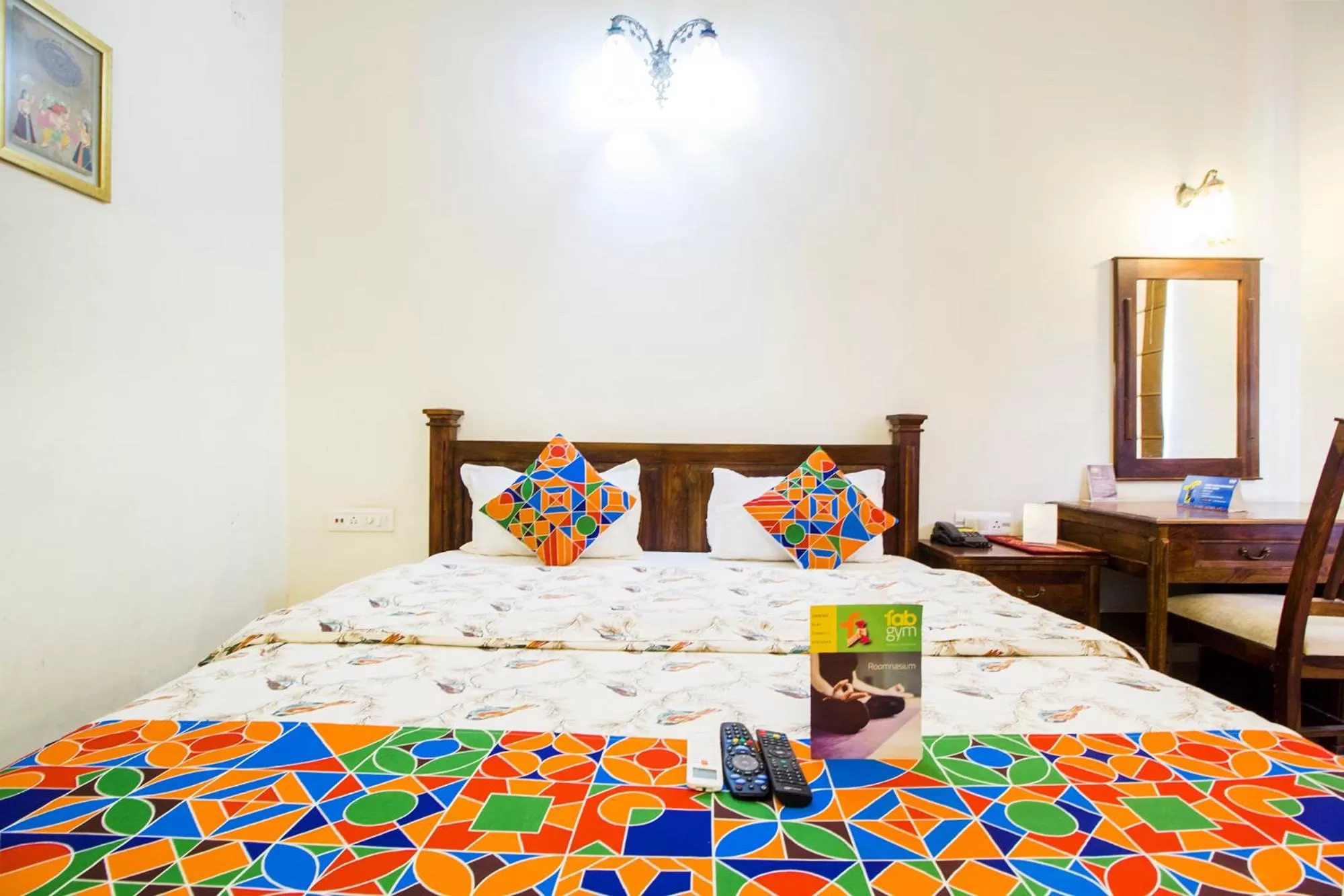 TV and multimedia, Bed in Hotel Raj Kothi Jaipur airport