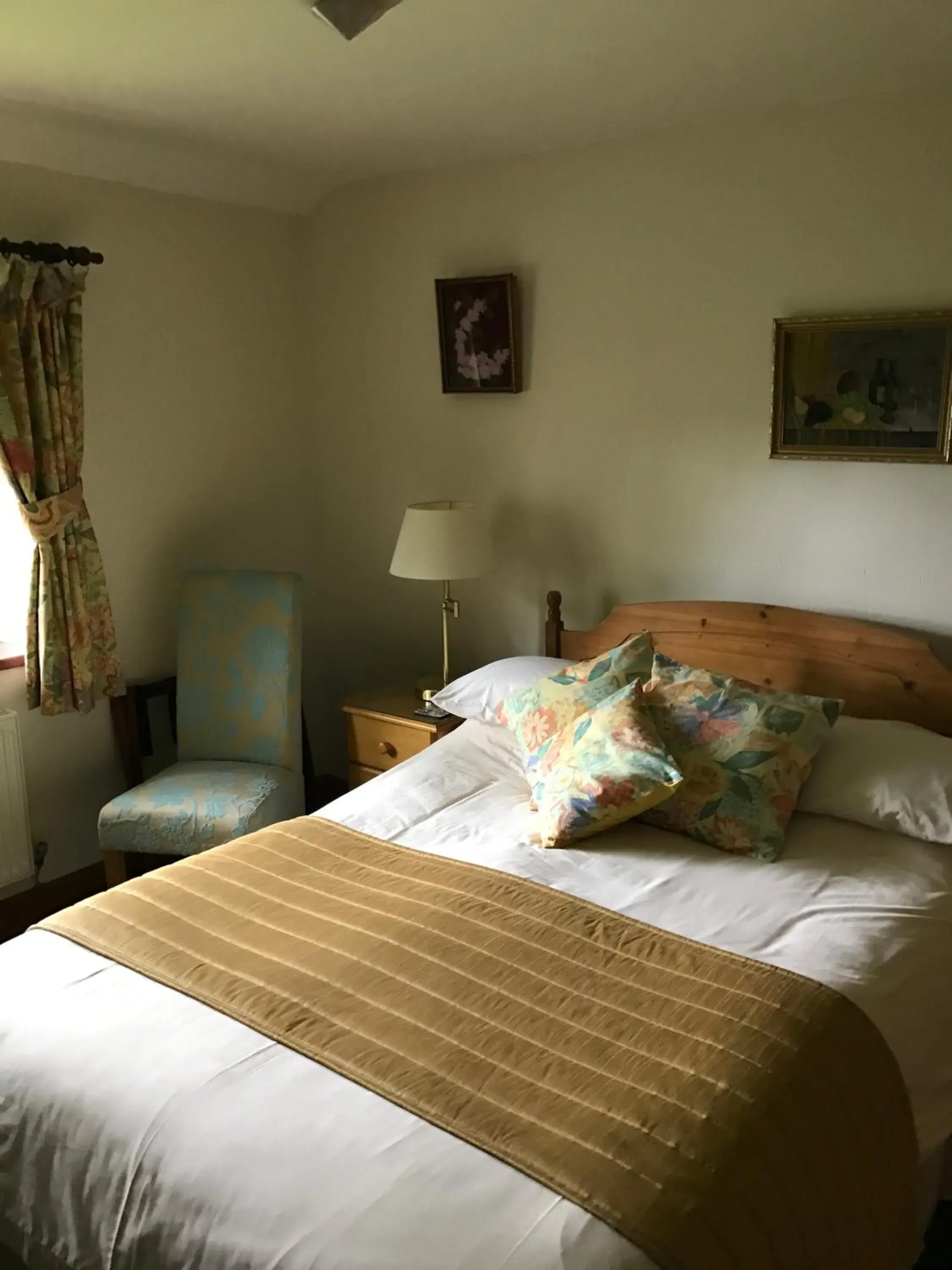 Bedroom, Bed in Middle Flass Lodge