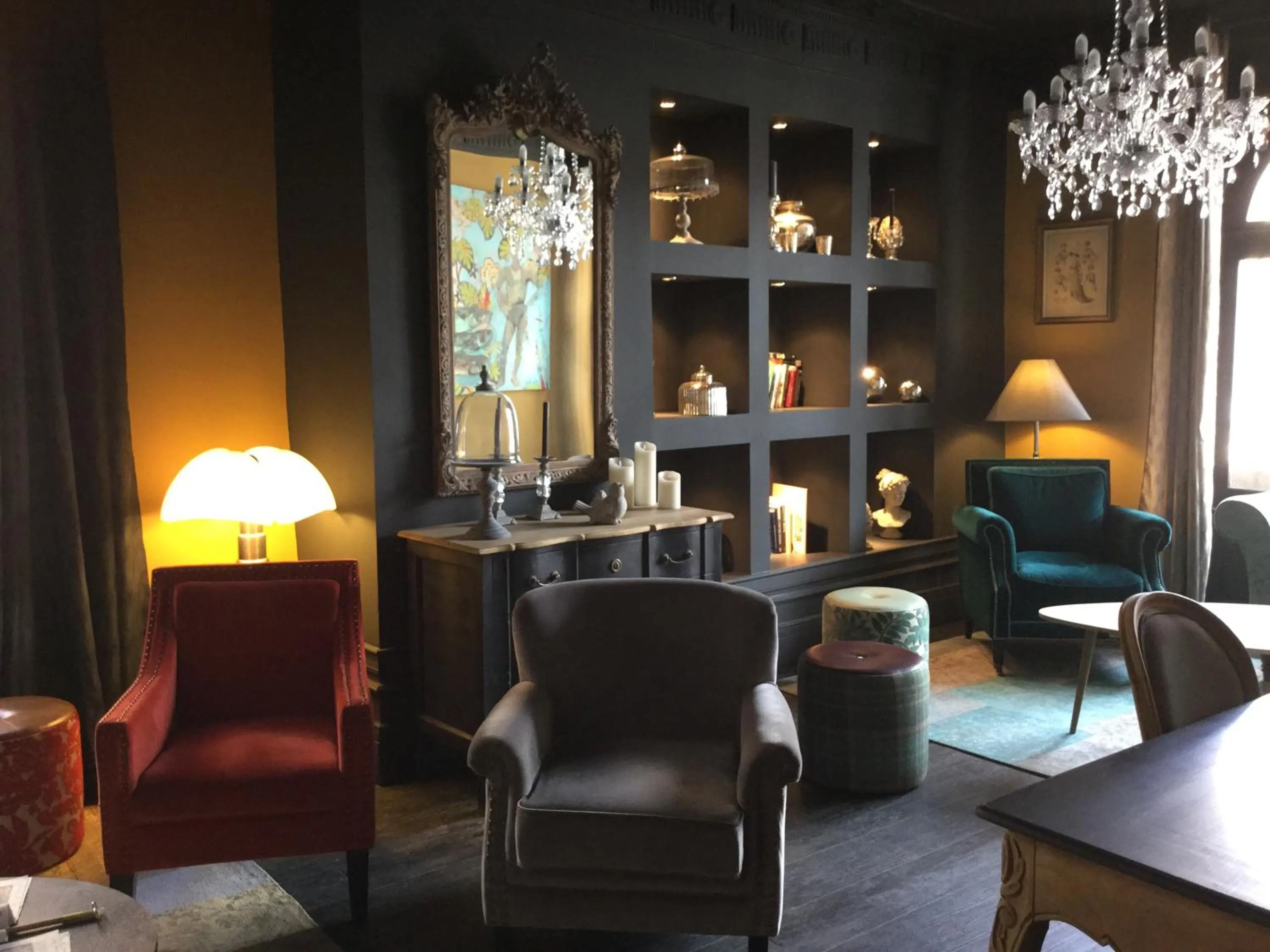 Seating area in Hôtel du Commerce