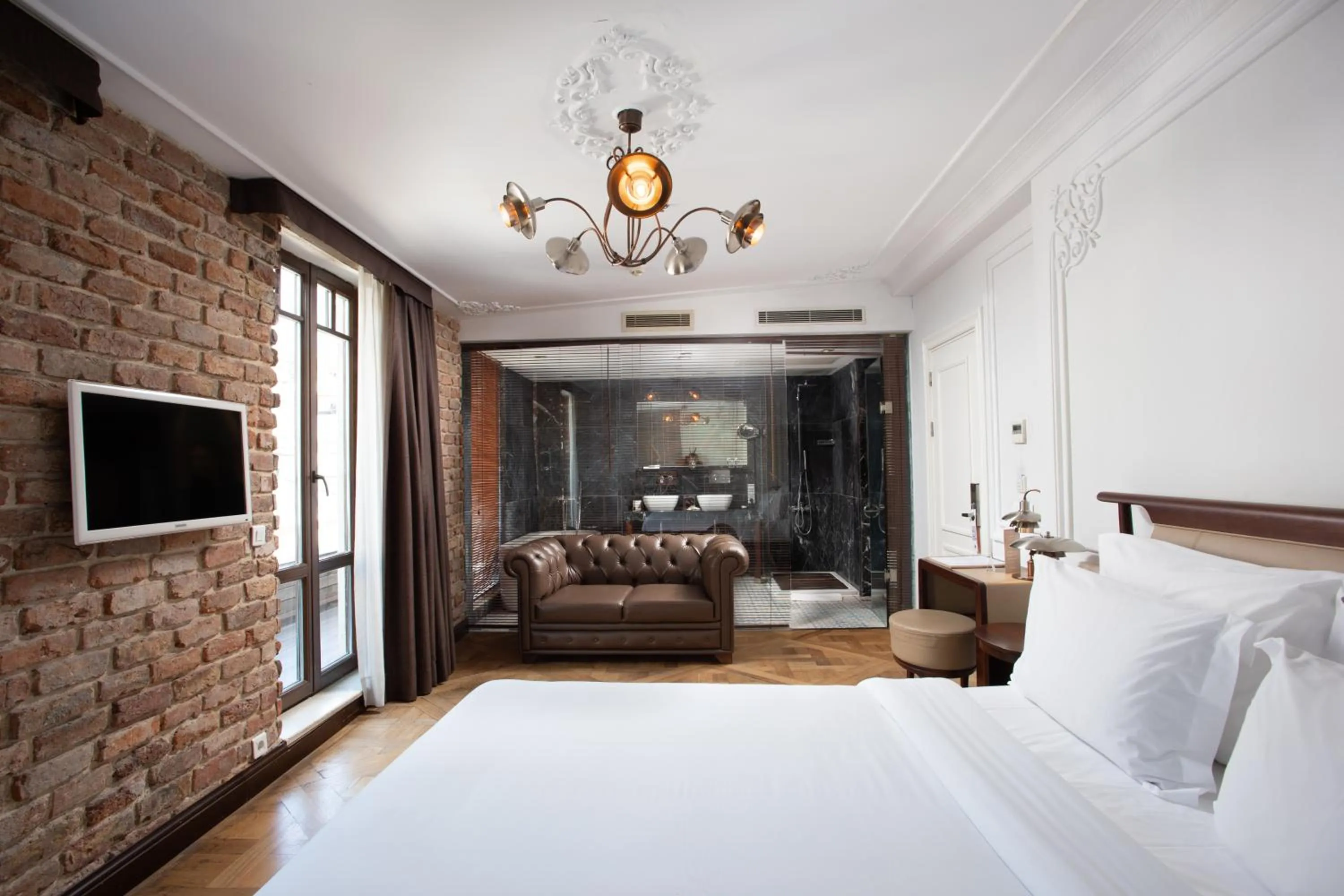 Communal lounge/ TV room, Bed in Georges Hotel Galata