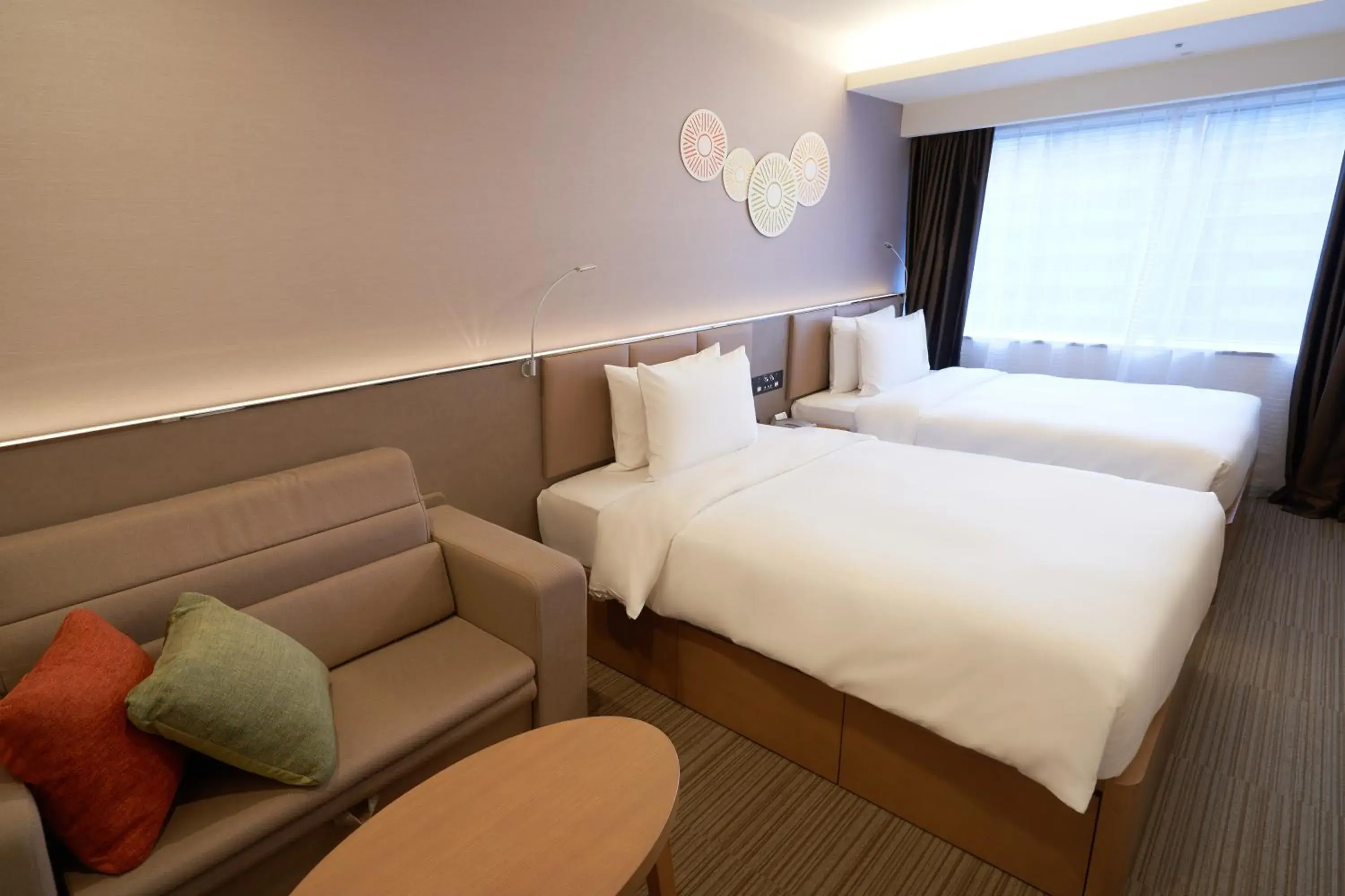 Day, Bed in Holiday Inn & Suites Shin Osaka, an IHG Hotel