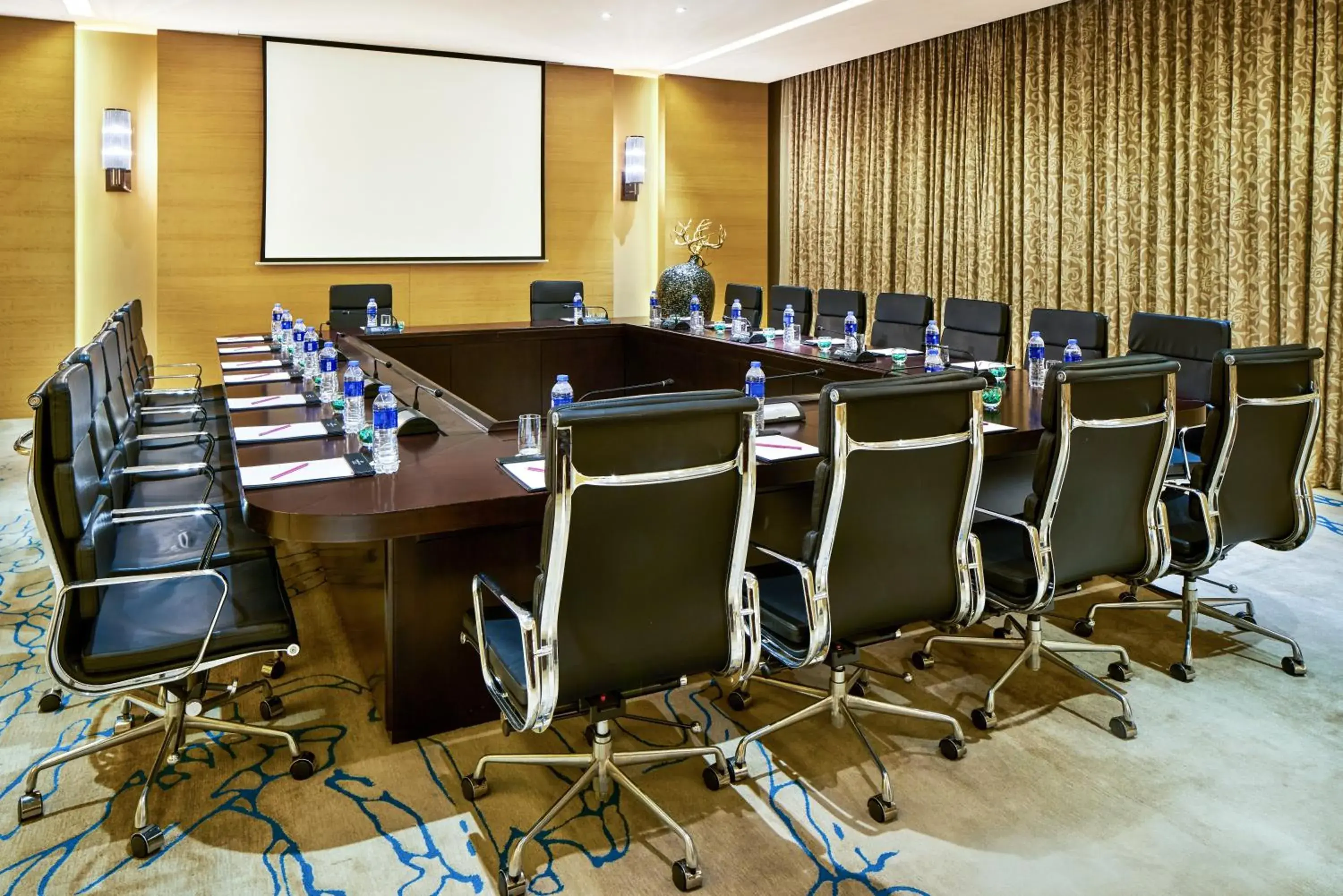 Meeting/conference room, Business Area/Conference Room in Crowne Plaza Tianjin Jinnan, an IHG Hotel