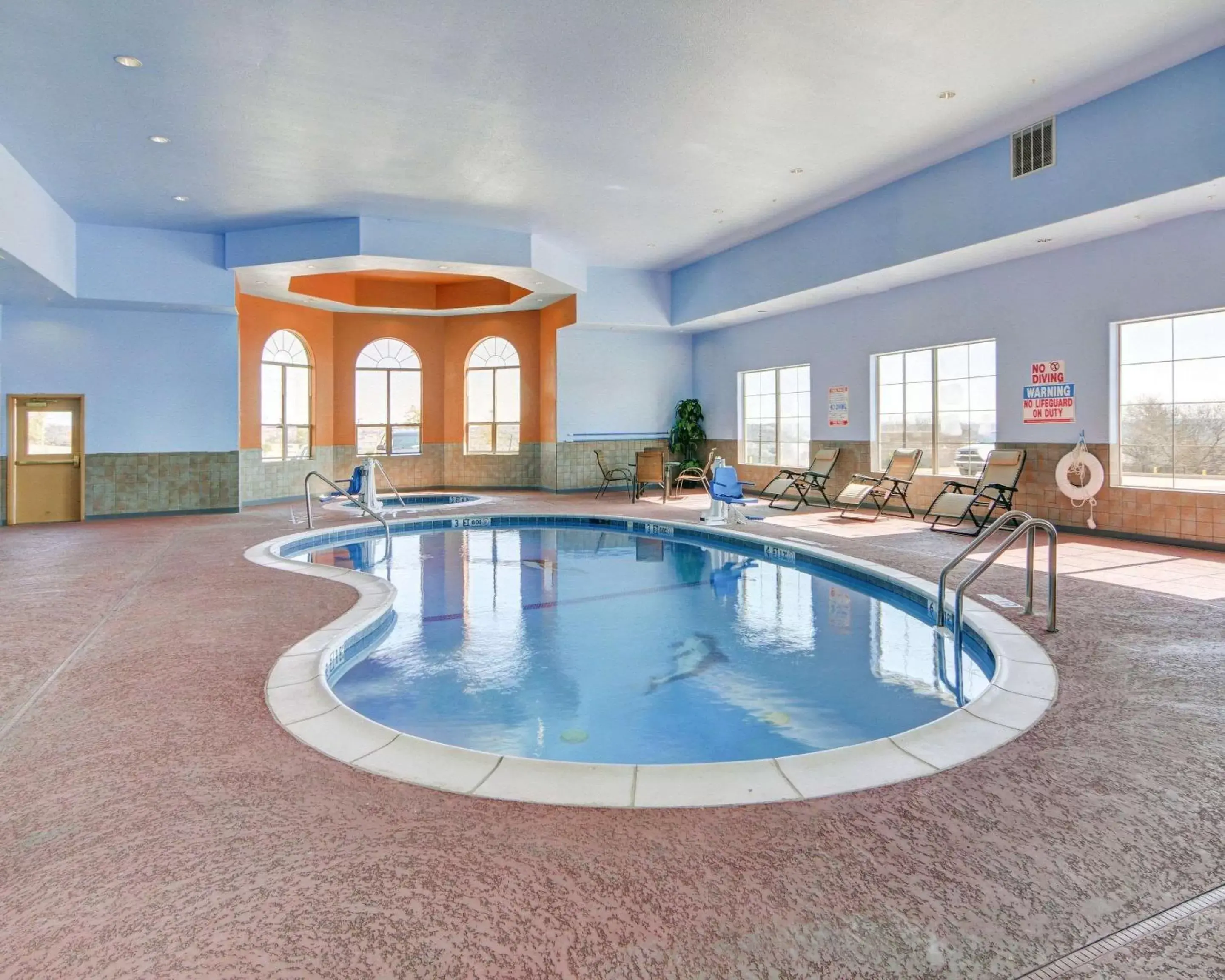 Pool view, Swimming Pool in Comfort Suites - Lake Worth
