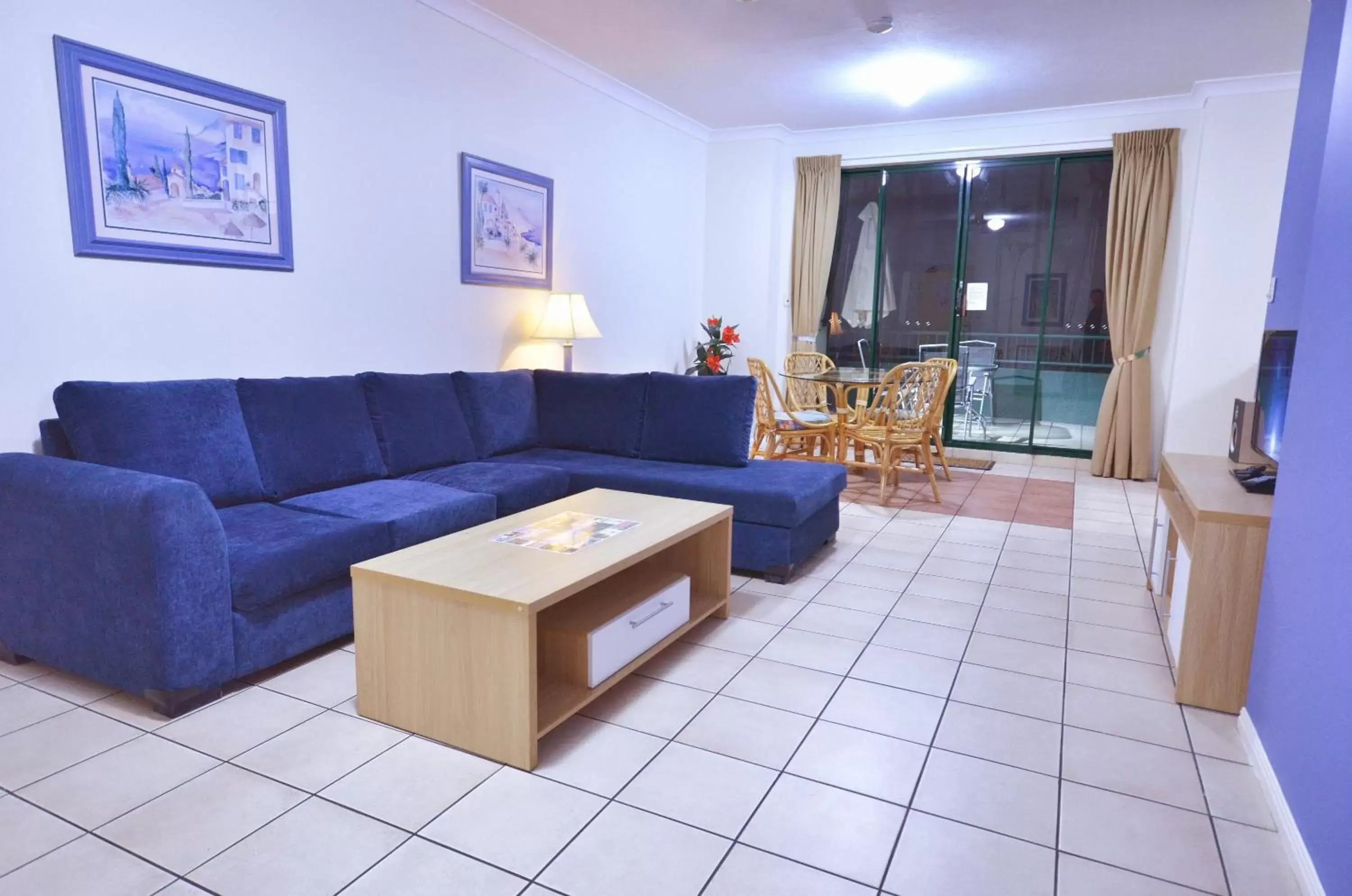 Living room, Seating Area in Grosvenor in Cairns