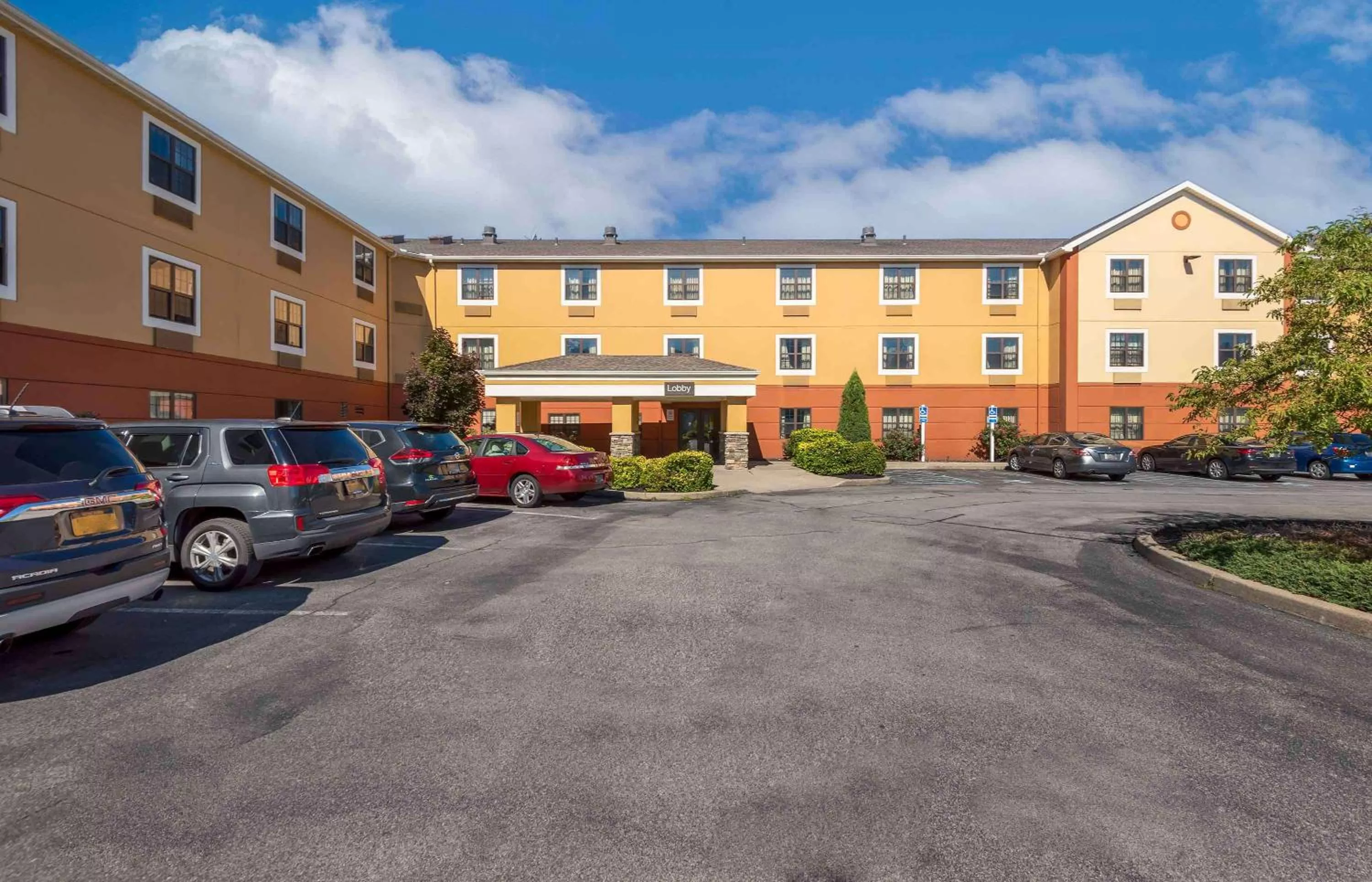 Property building in Extended Stay America Suites - Buffalo - Amherst