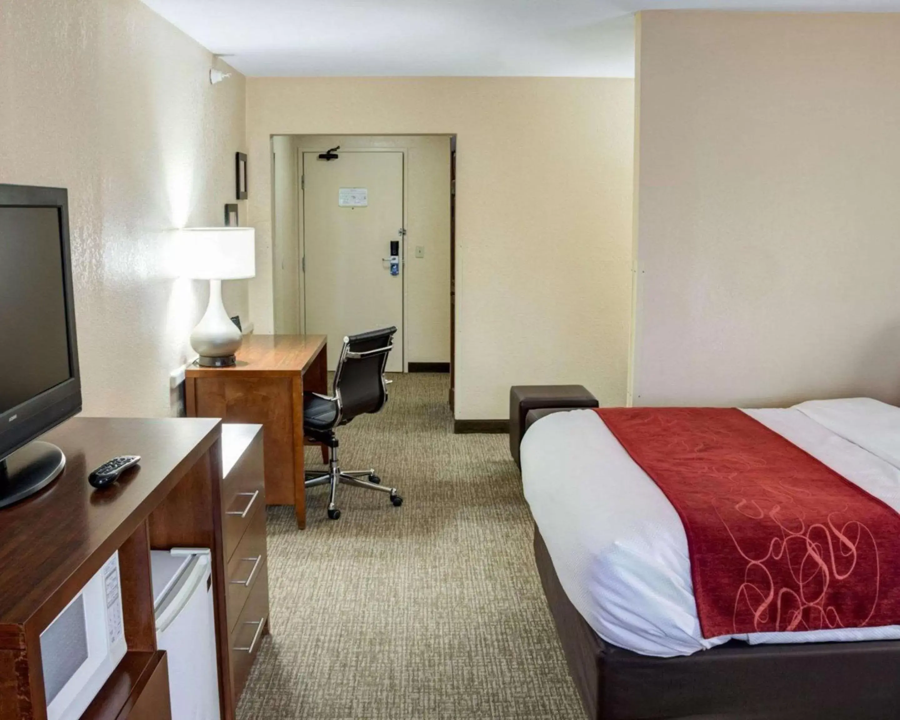 Photo of the whole room in Comfort Suites Omaha