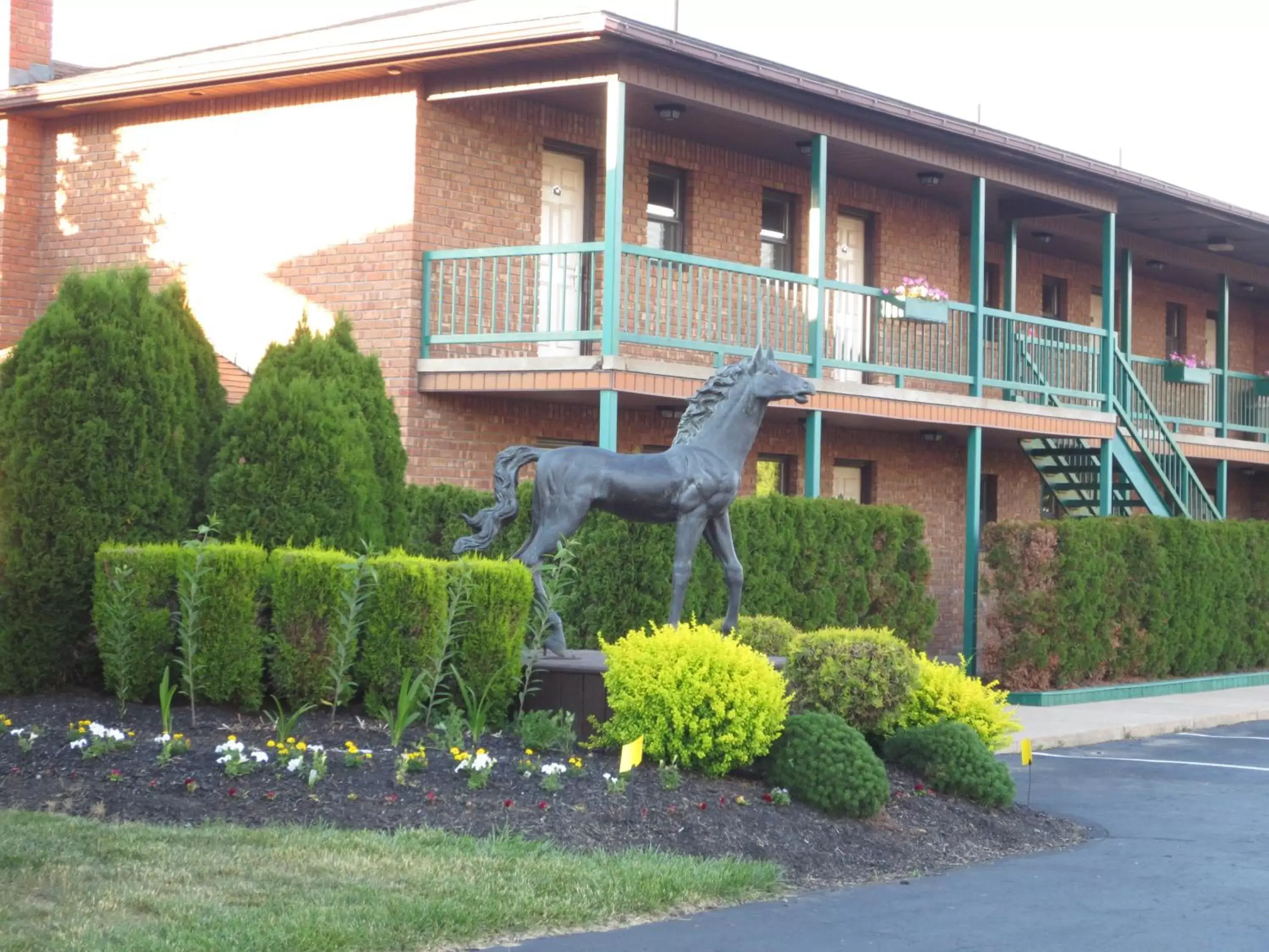 Property Building in Roosevelt Inn & Suites Saratoga Springs