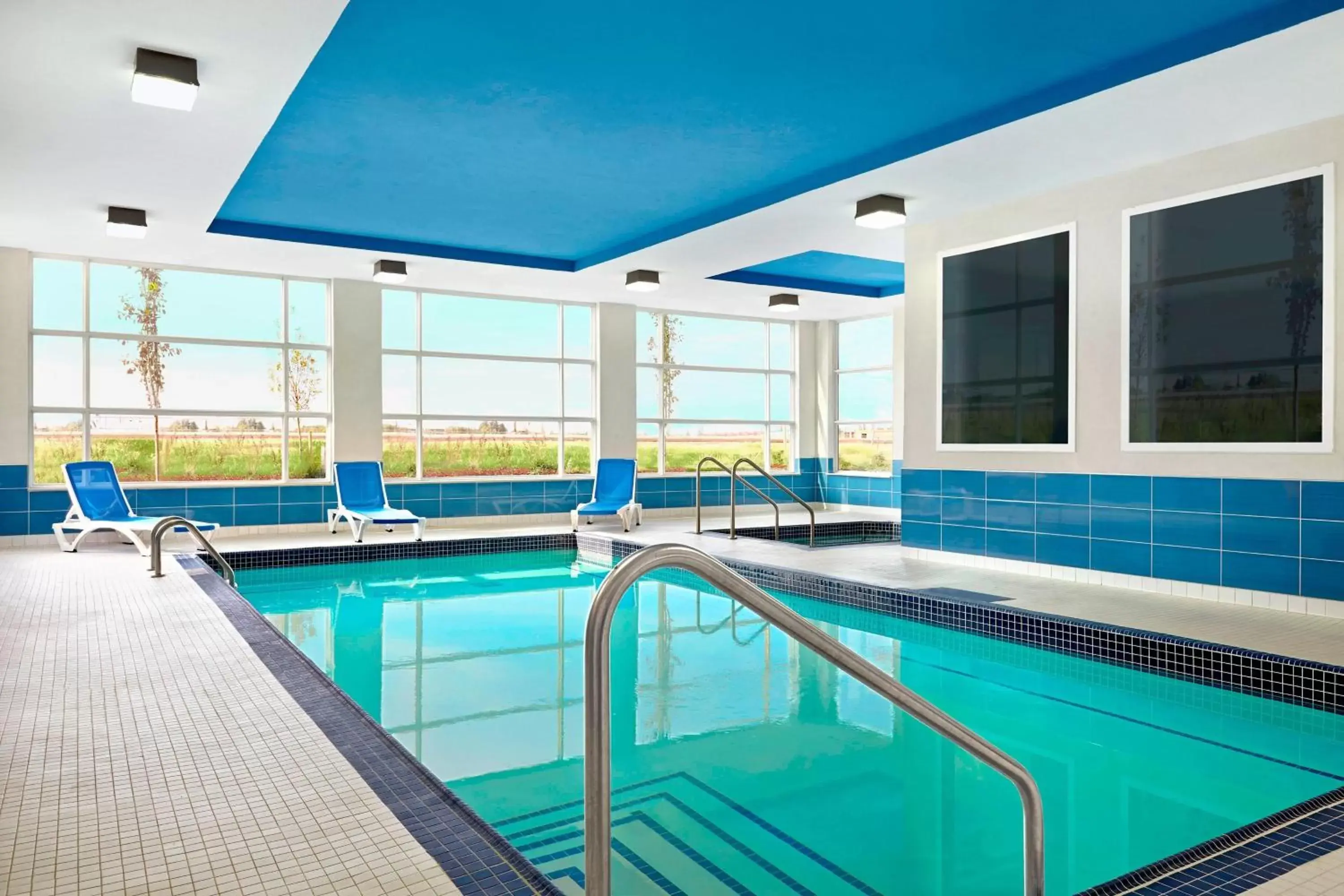 Swimming Pool in Four Points by Sheraton Edmonton International Airport