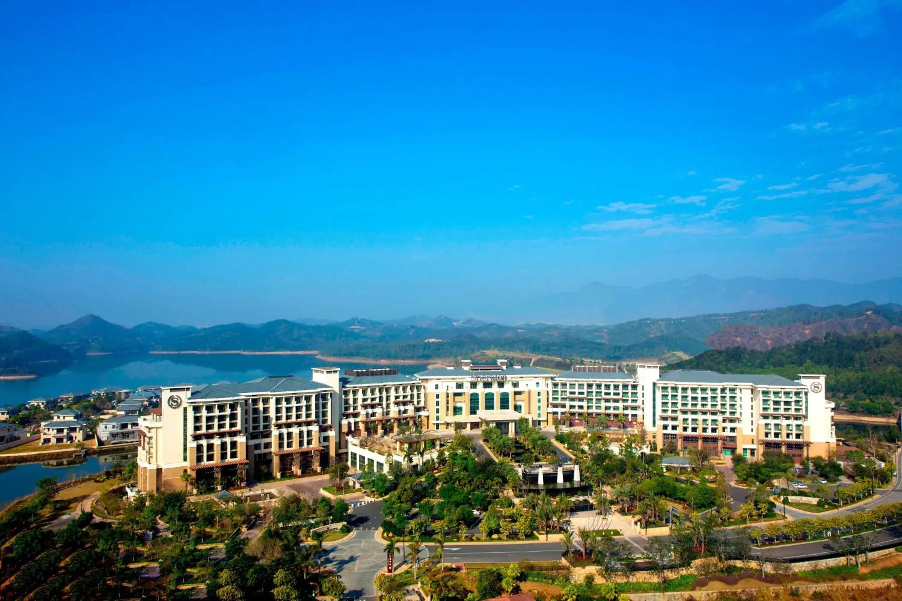 Property building in Sheraton Bailuhu Resort, Huizhou