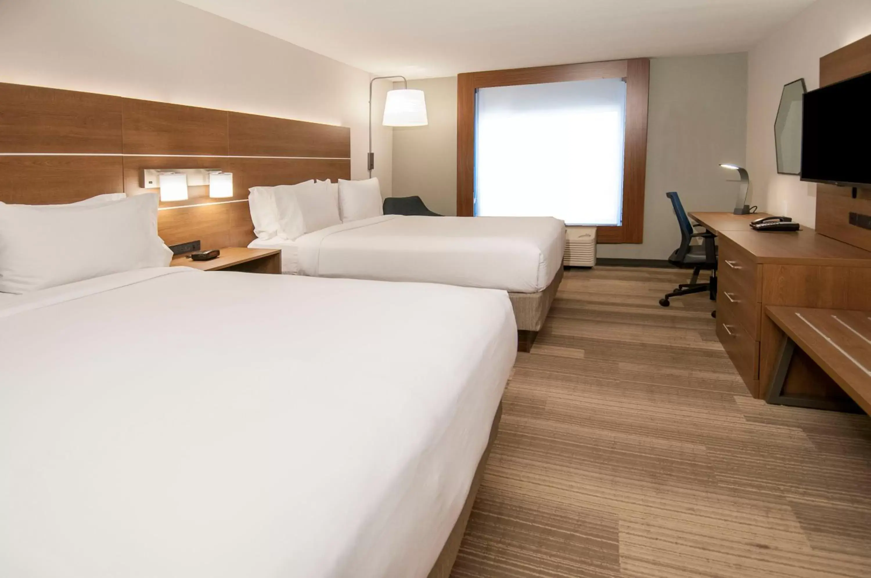 Photo of the whole room, Bed in Holiday Inn Express Hotel & Suites Dallas-North Tollway/North Plano, an IHG Hotel