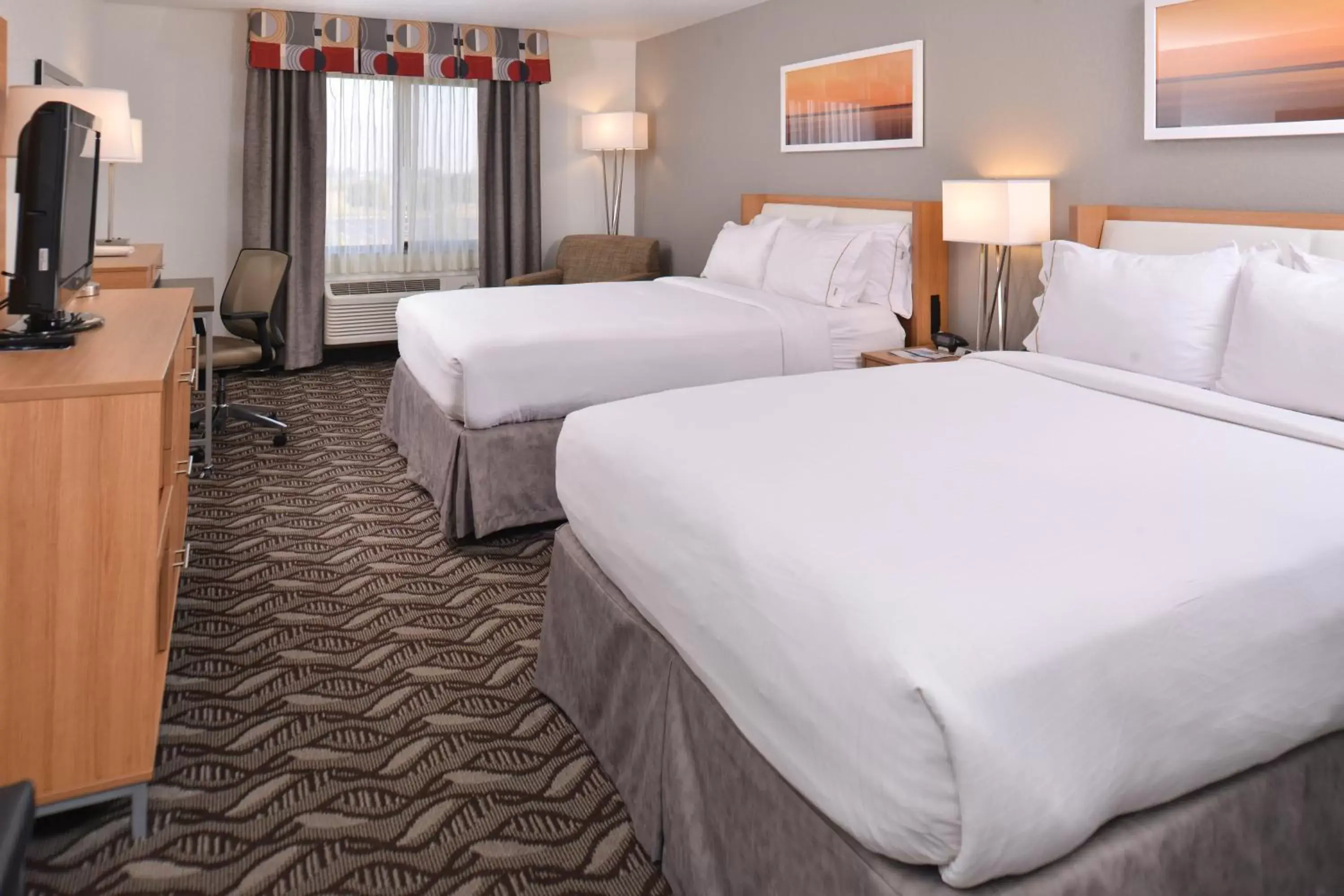 Photo of the whole room, Bed in Holiday Inn Express Hotel & Suites Lonoke I-40, an IHG Hotel