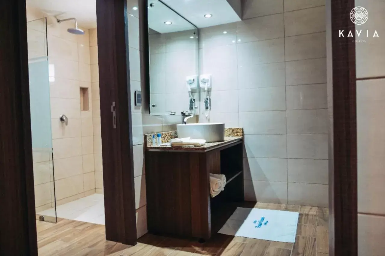 Bathroom in KAVIA MEOQUI HOTEL & SUITES