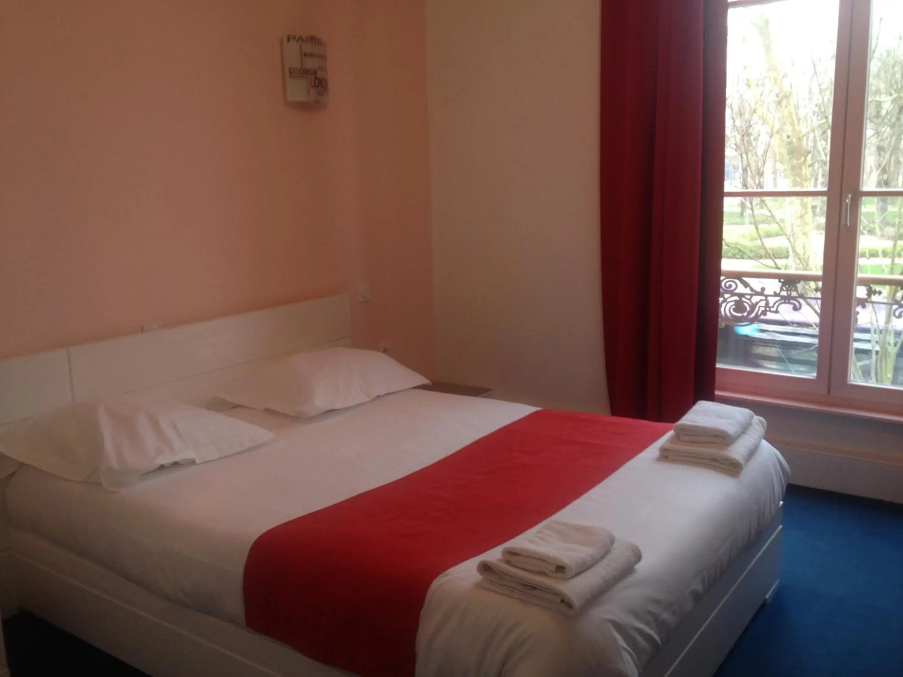 Bedroom, Bed in Hotel Couleurs Sud