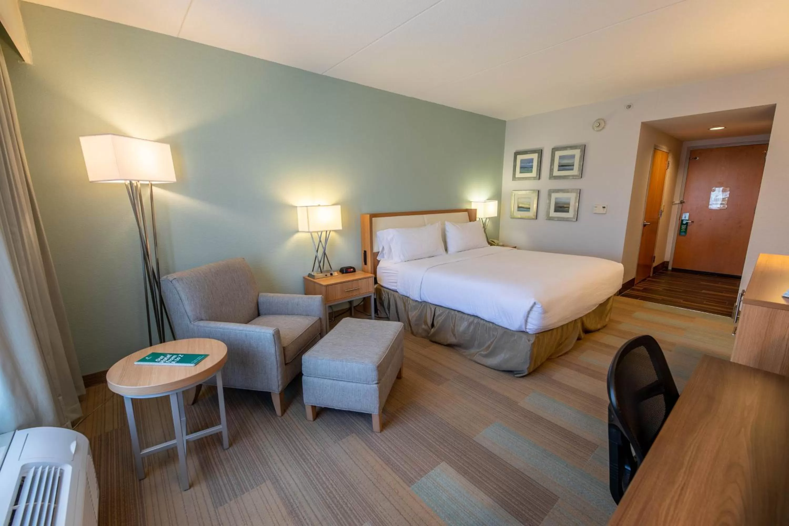 Photo of the whole room, Bed in Holiday Inn Manahawkin/Long Beach Island by IHG