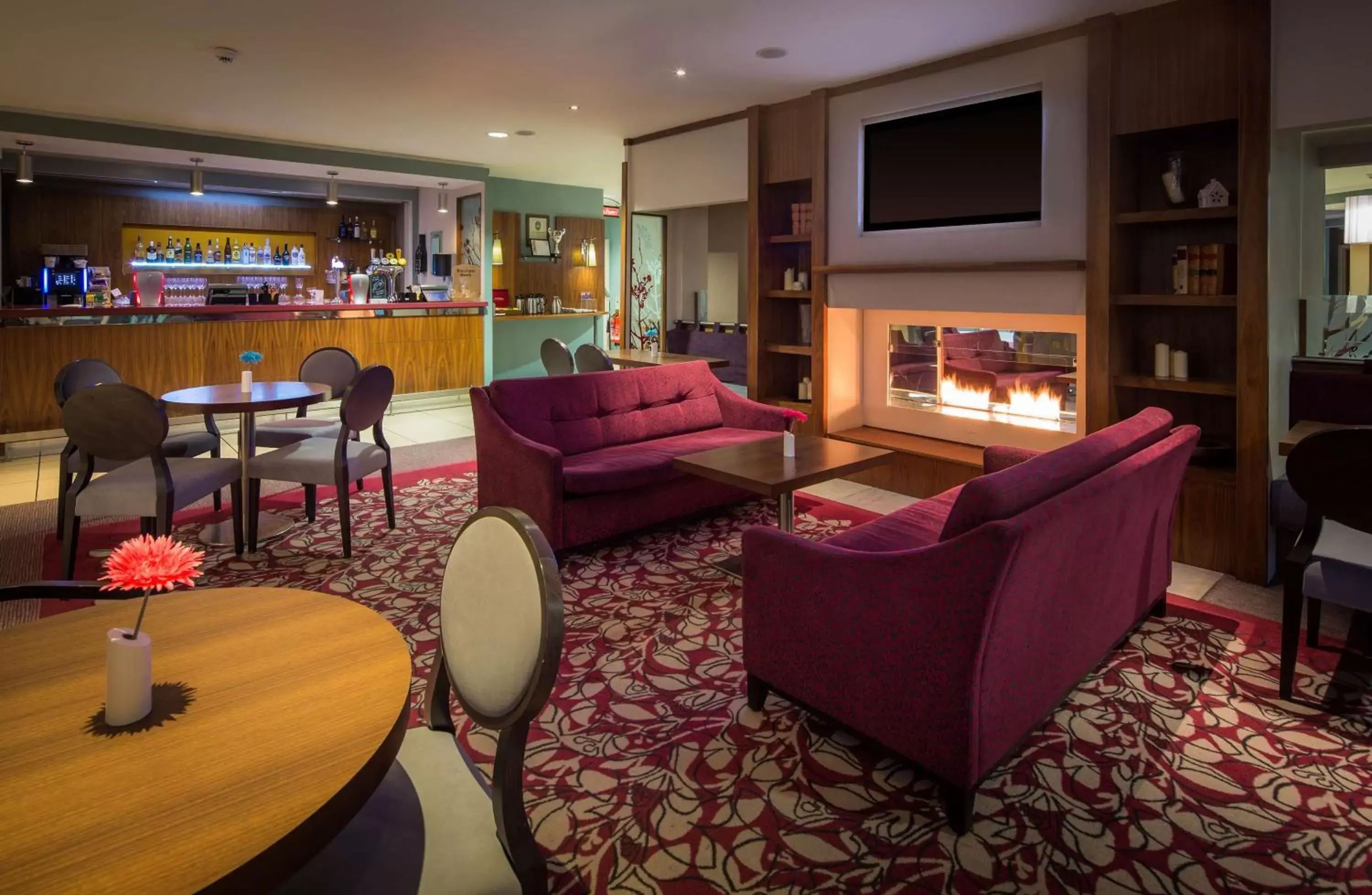 Lounge or bar, Lounge/Bar in Hilton Garden Inn Luton North