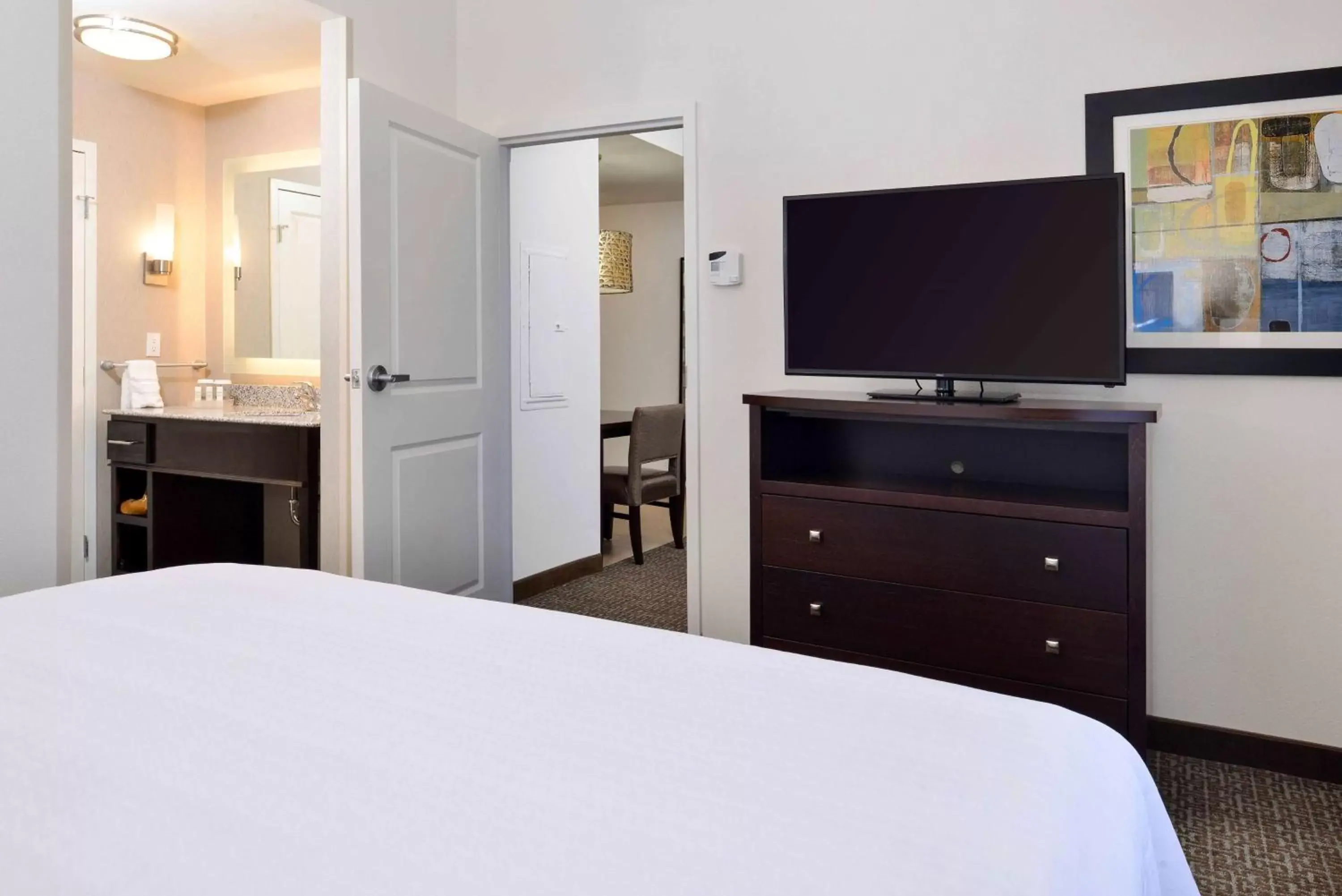 Bed, TV/Entertainment Center in Homewood Suites by Hilton Columbia/Laurel