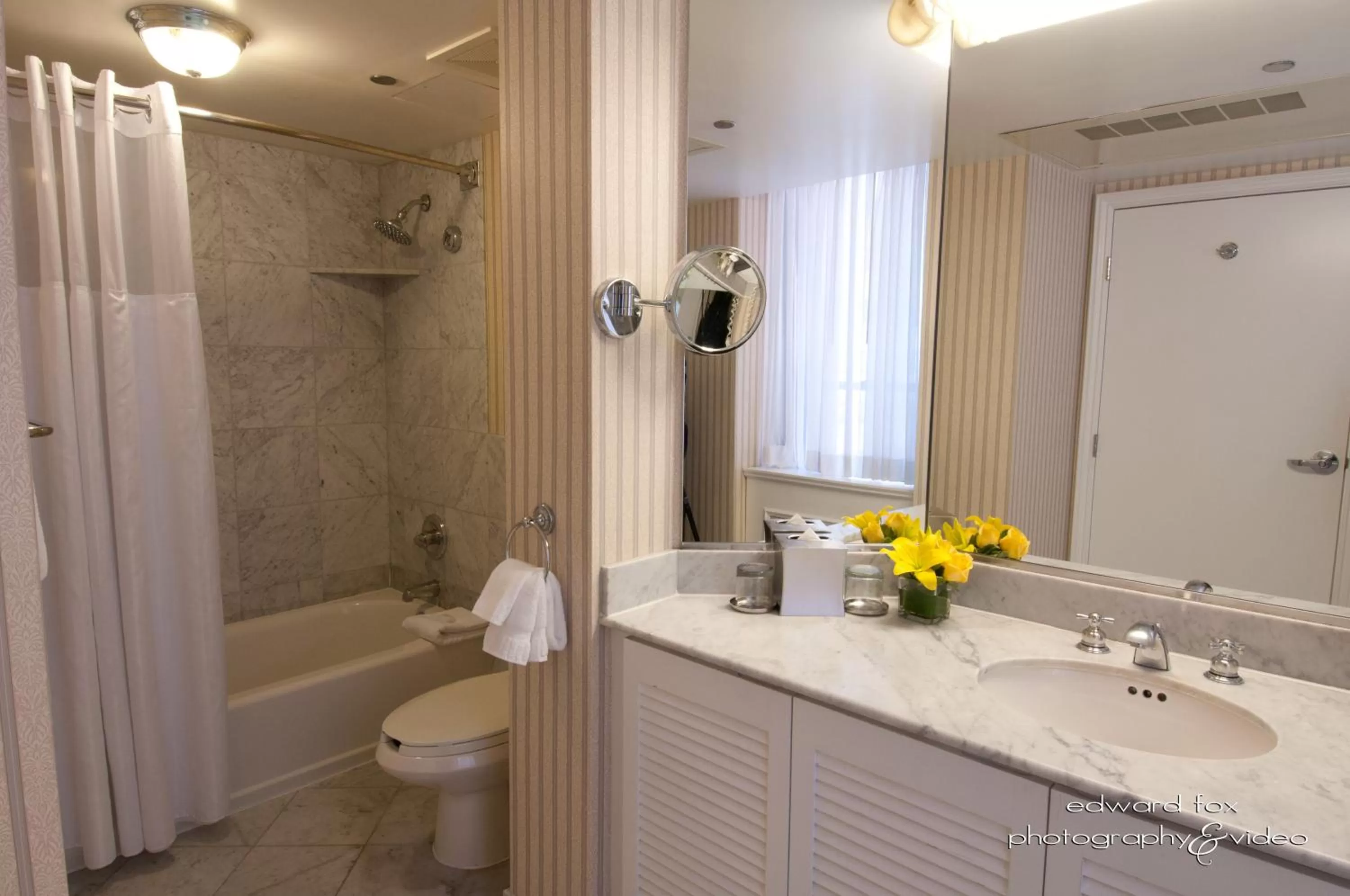 Bathroom in Warwick Allerton Chicago