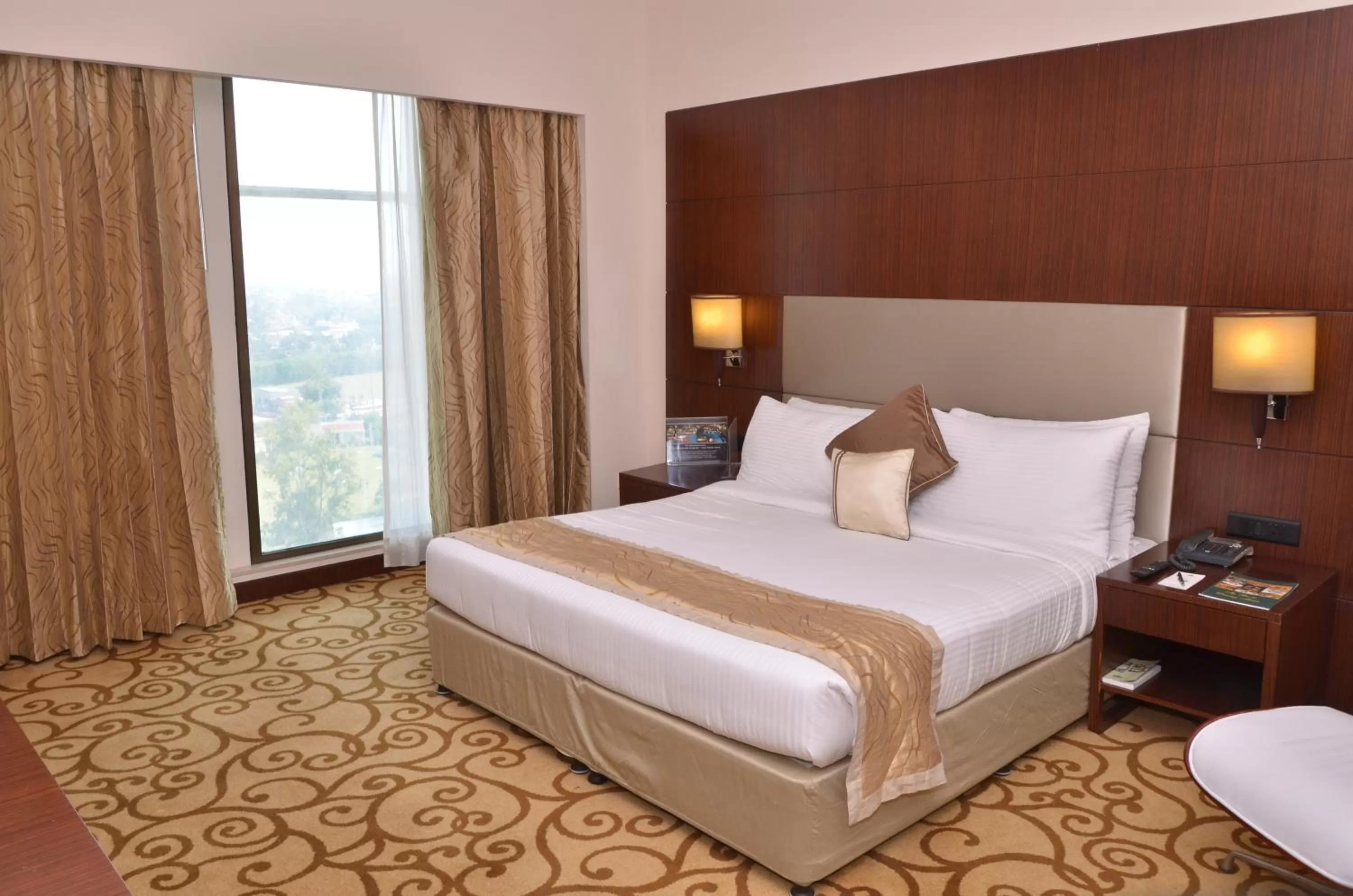 Bed in Country Inn & Suites By Radisson, Sahibabad