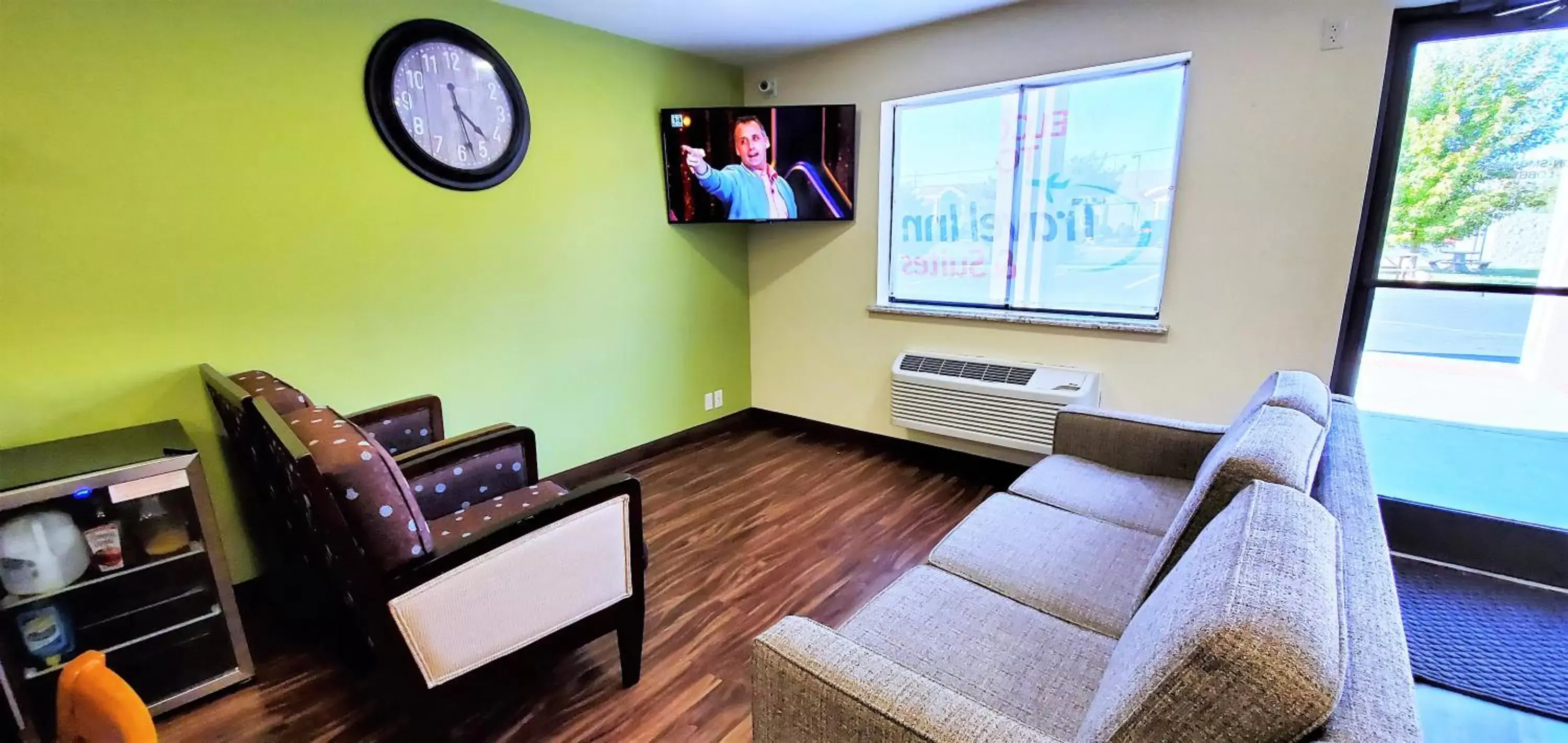 Lobby or reception, TV/Entertainment Center in Travel Inn and Suites