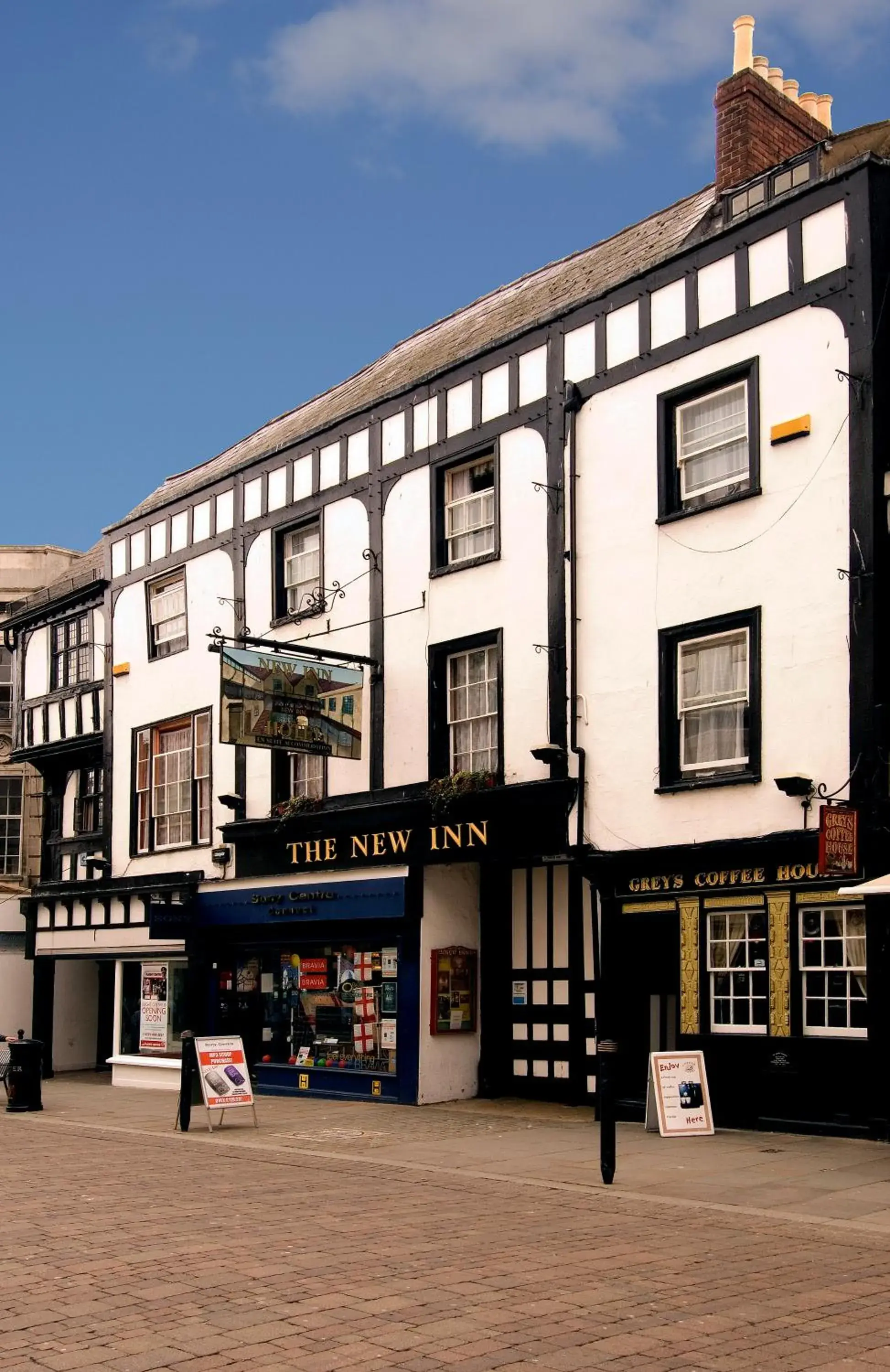 Facade/entrance, Property Building in The New Inn