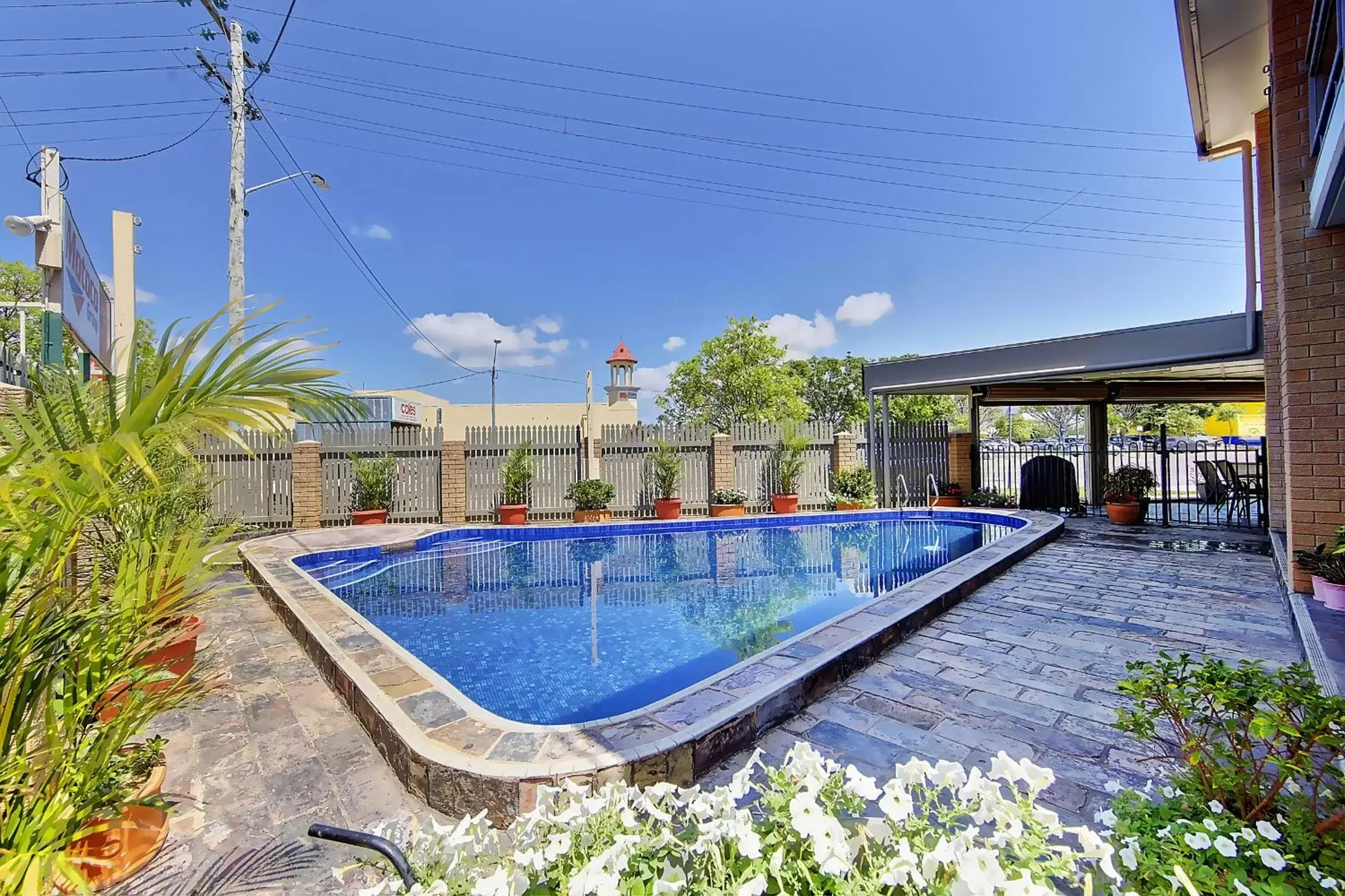 Swimming Pool in Raintree Motel