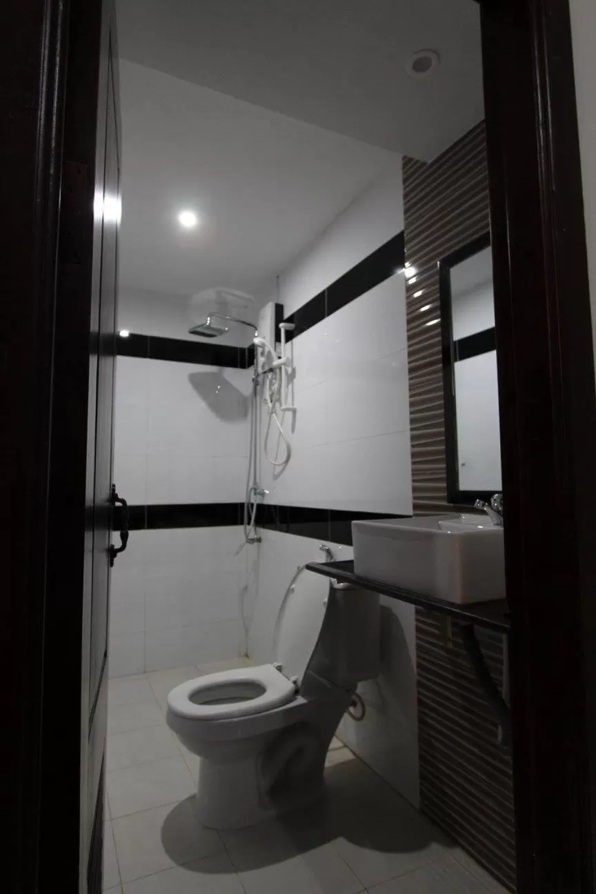 Bathroom in New Season Riverside Hotel