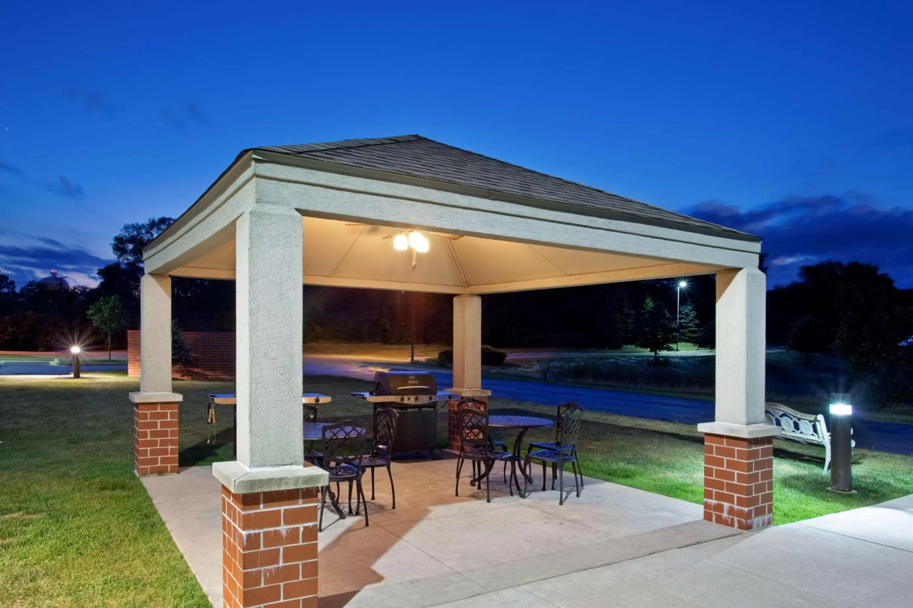 Patio in Sonesta Simply Suites Chicago Naperville