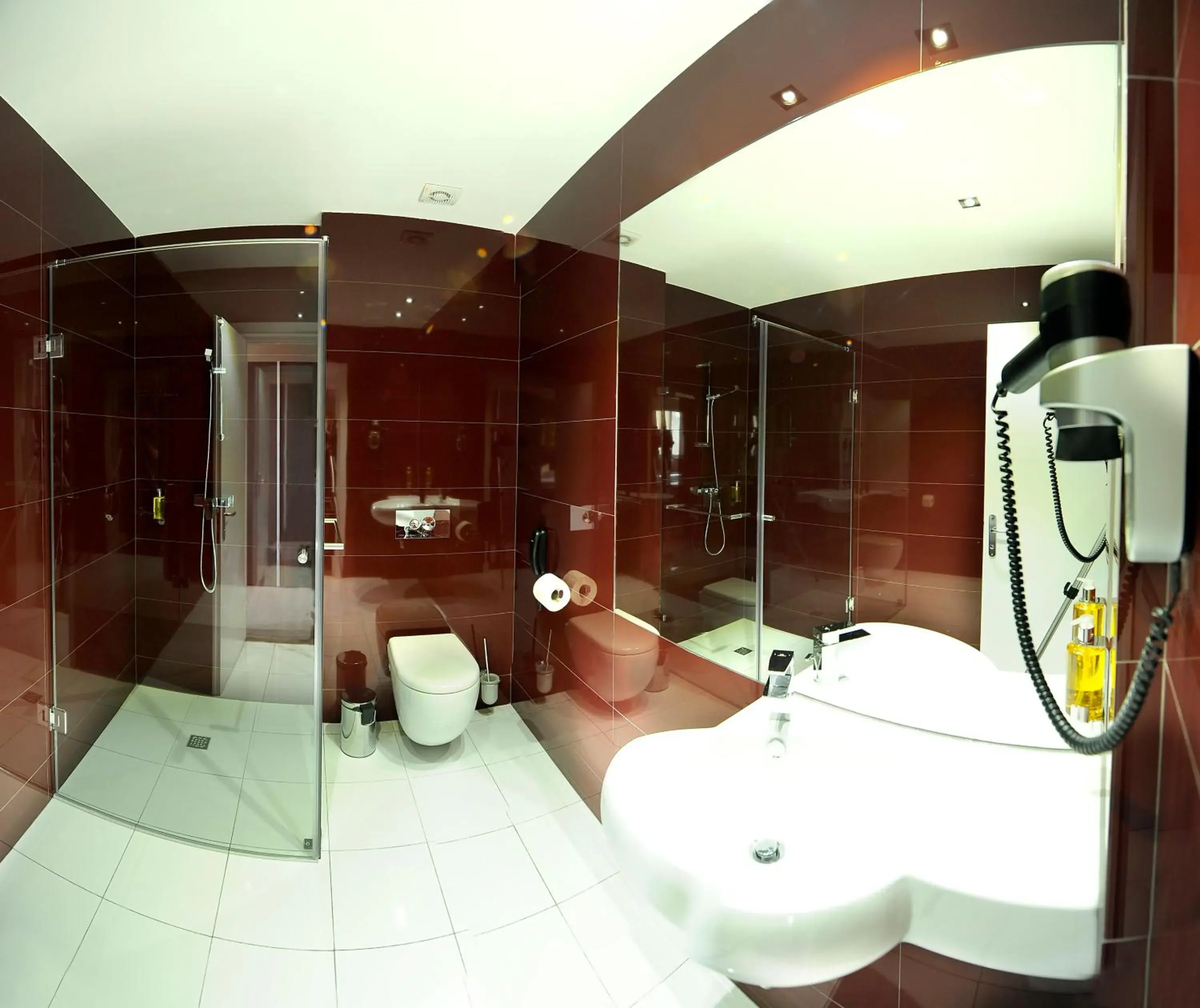 Bathroom in Plaza V Hotel