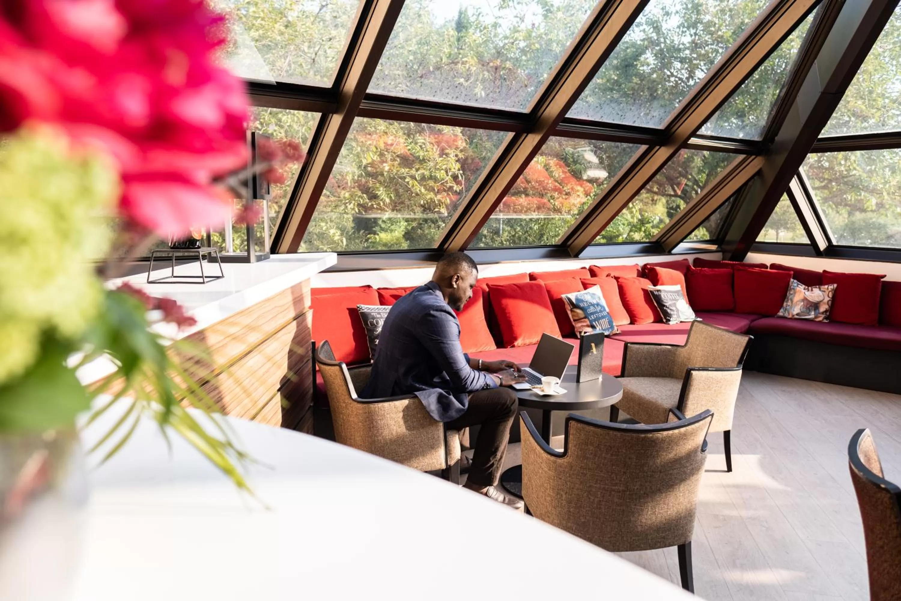 Lounge or bar in Mercure Tours Sud