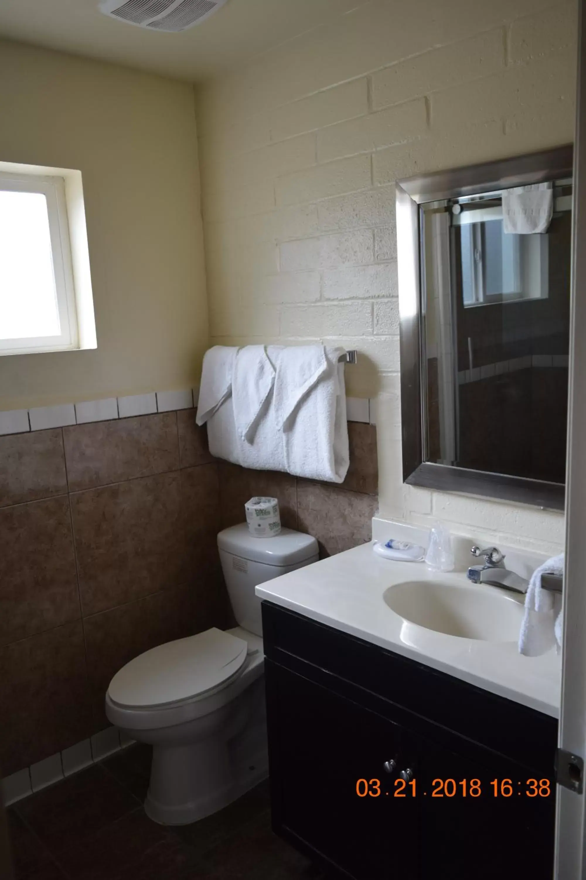 Bathroom in Stanlunds Inn and Suites