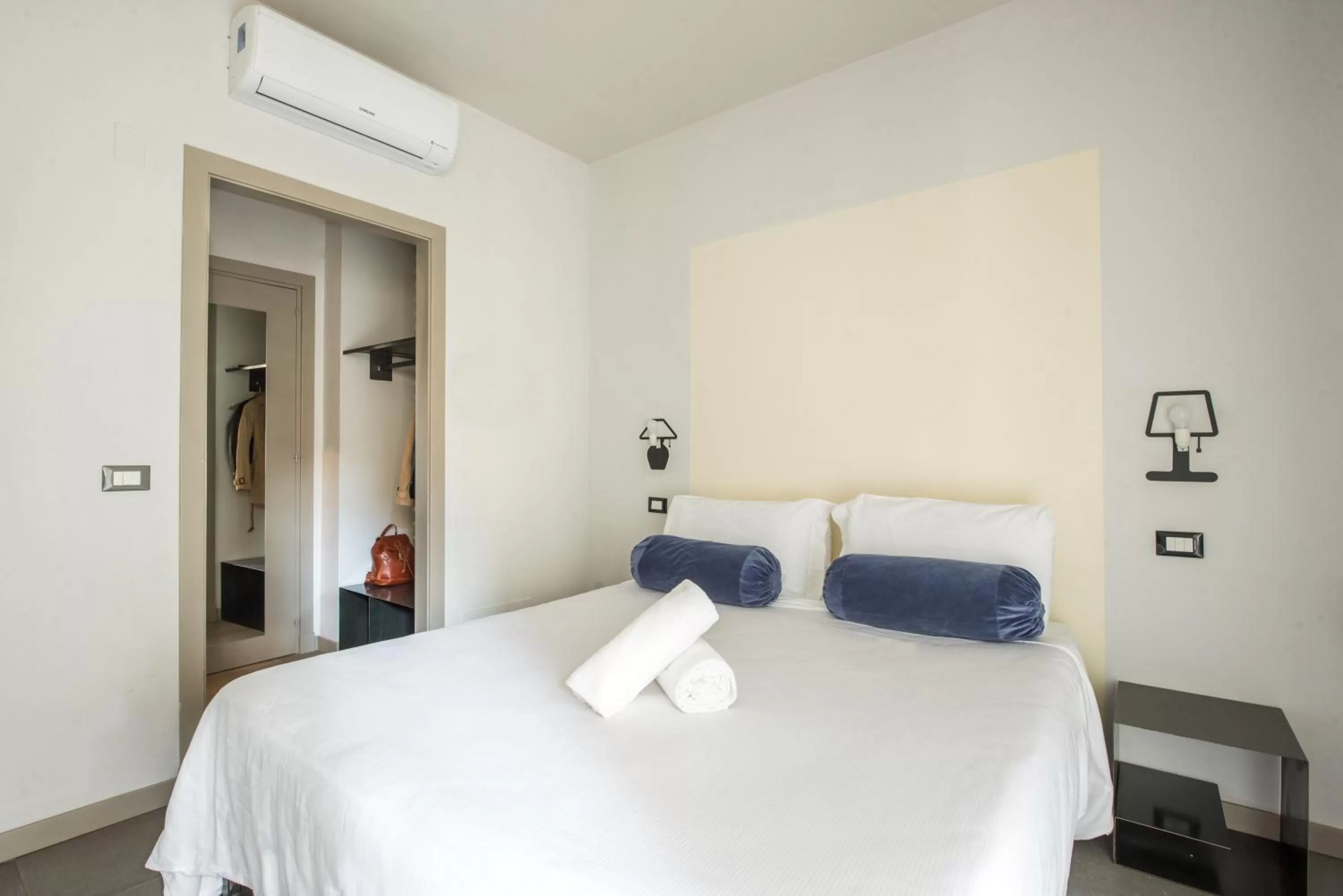 Photo of the whole room, Bed in Cassaro261