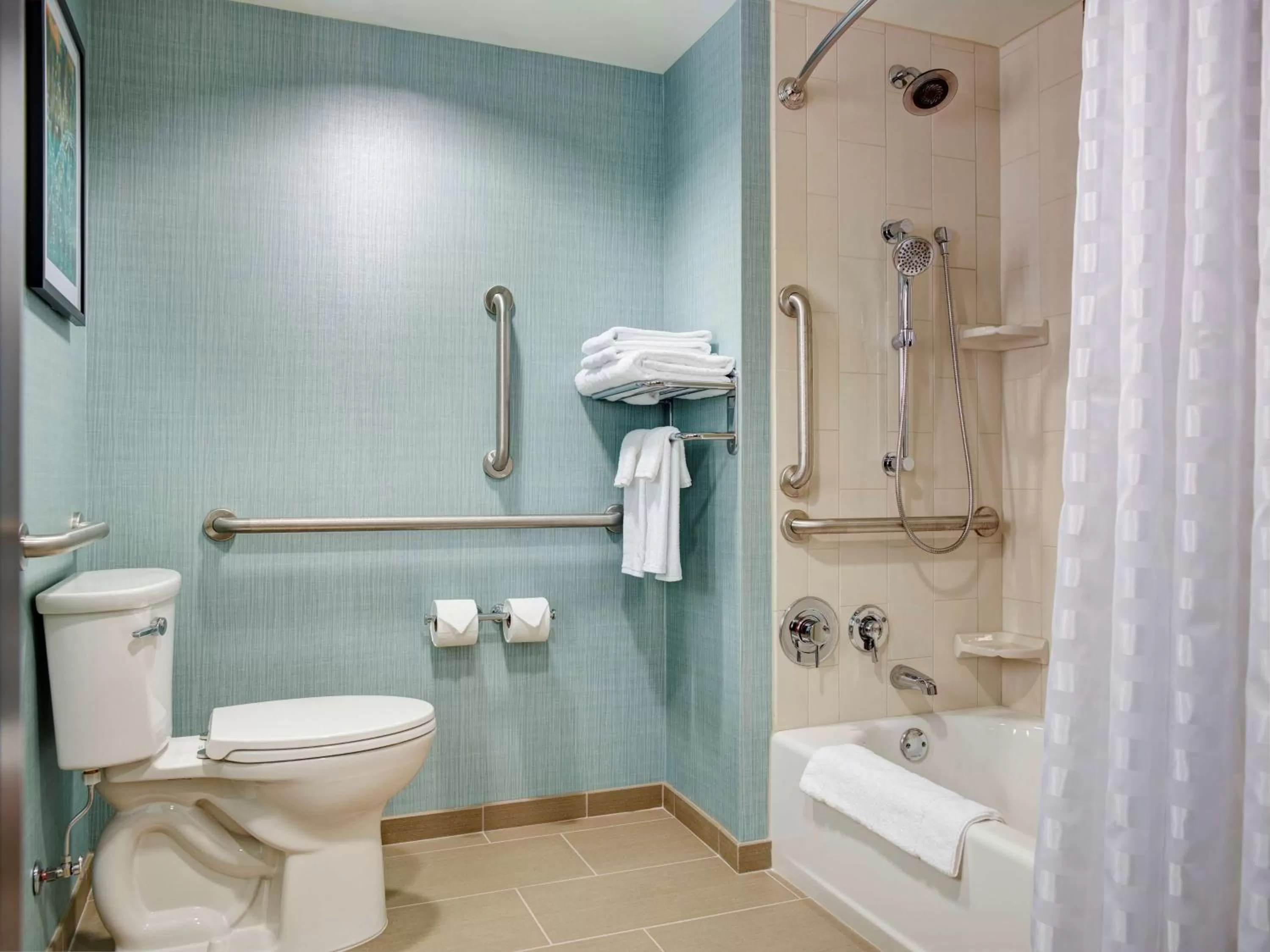 Bathroom in Hyatt Place Arlington Courthouse