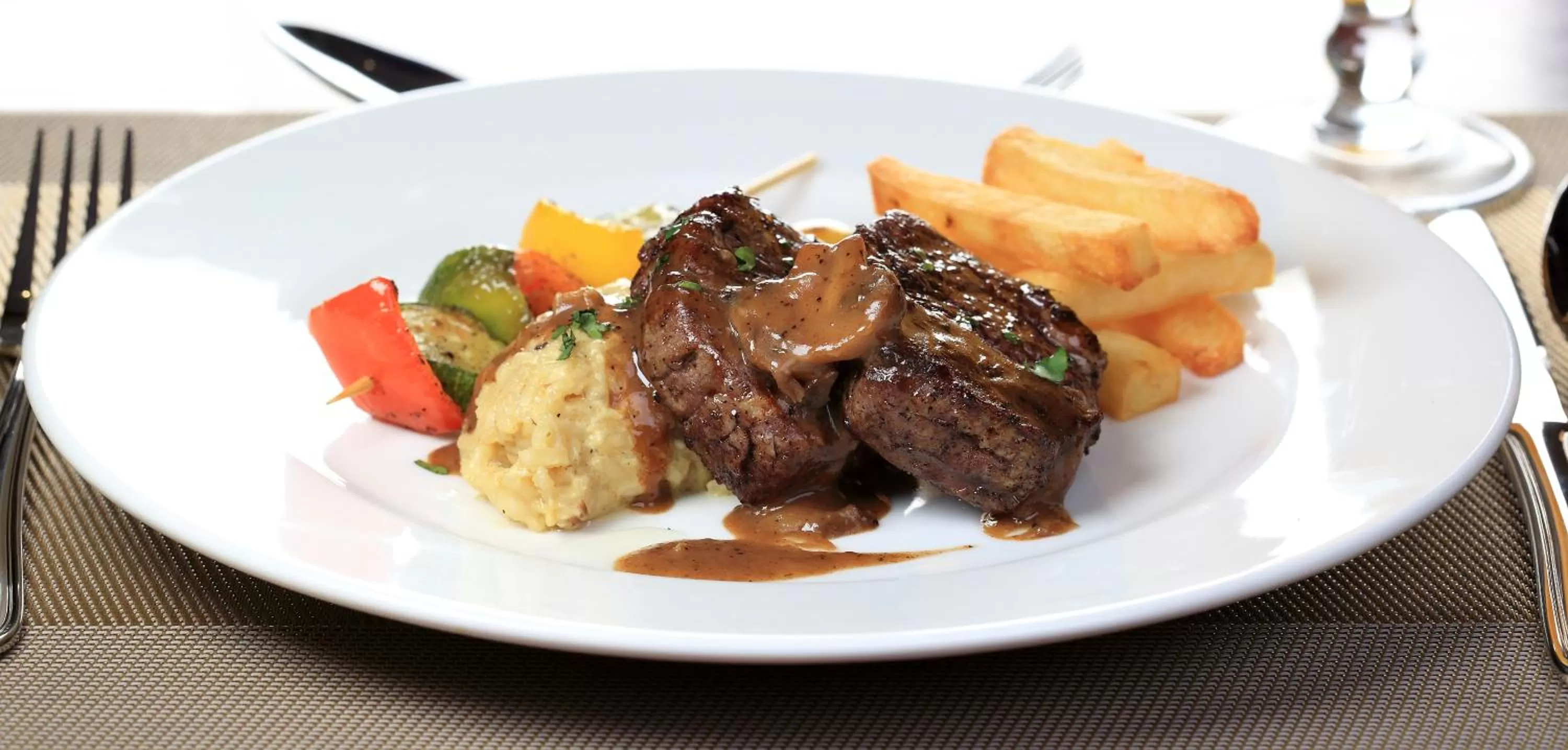 Restaurant/places to eat in Best Western Plus Fursan