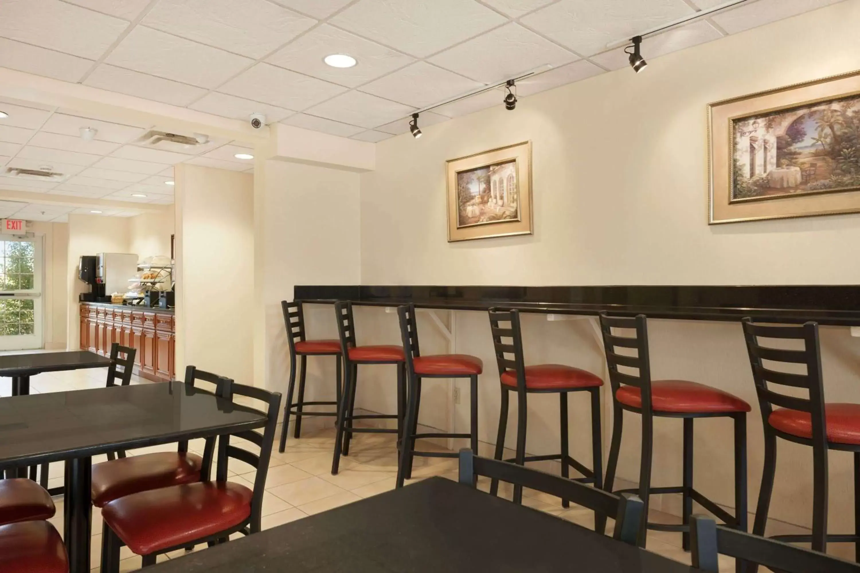 Restaurant/Places to Eat in Microtel Inn & Suites by Wyndham Ann Arbor